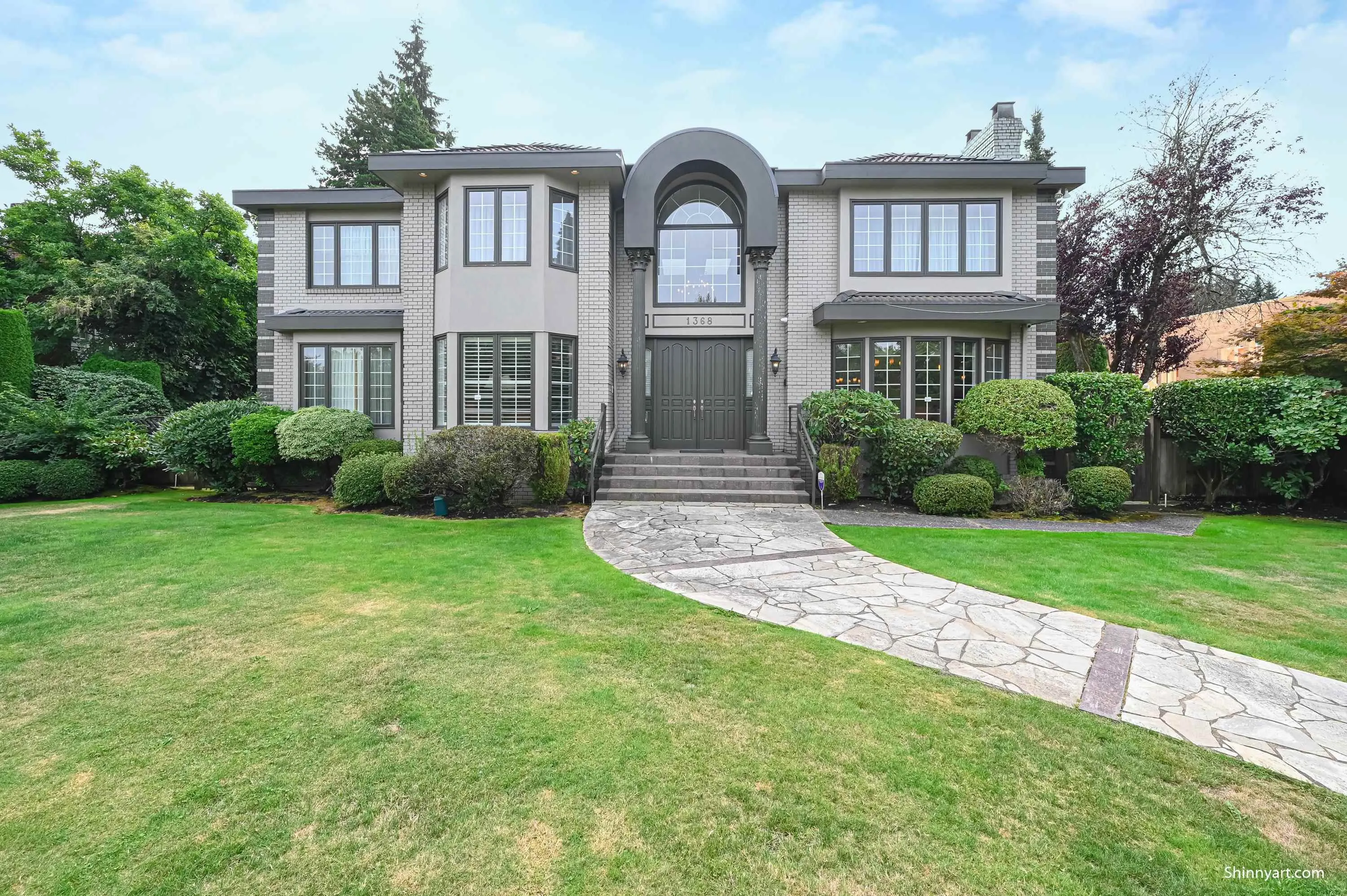 1368 Minto Crescent