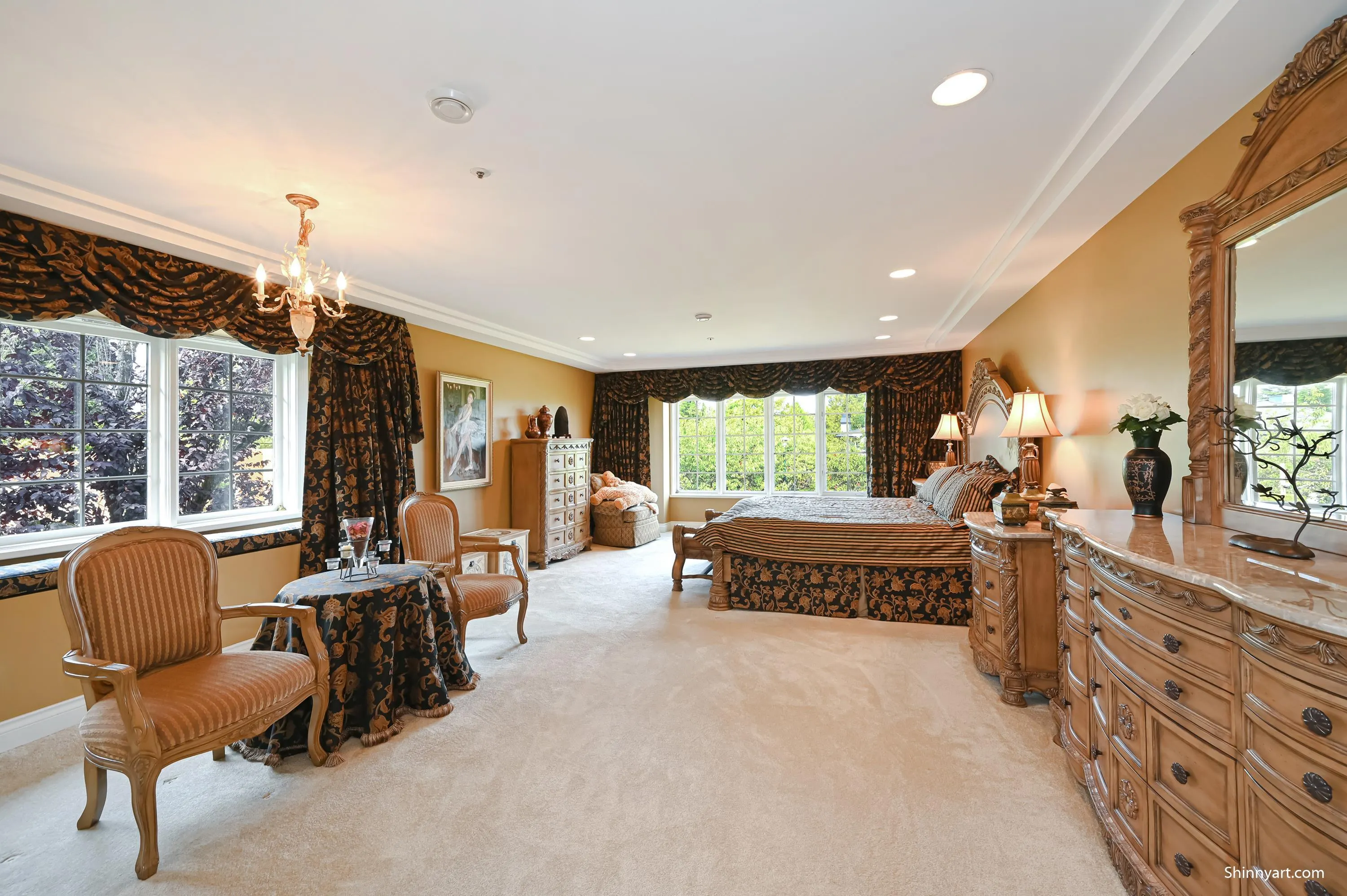 1368 Minto Crescent