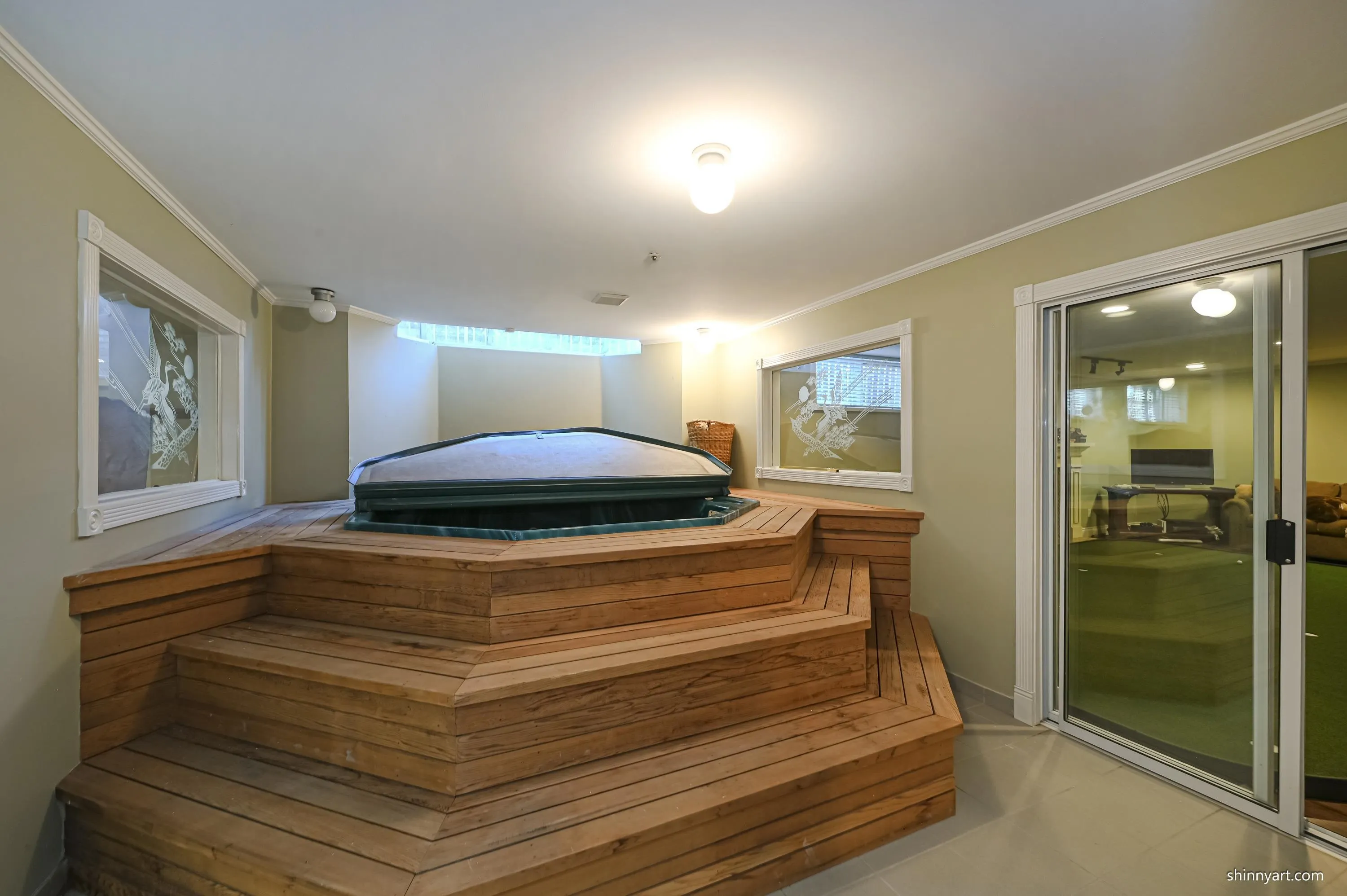 1368 Minto Crescent
