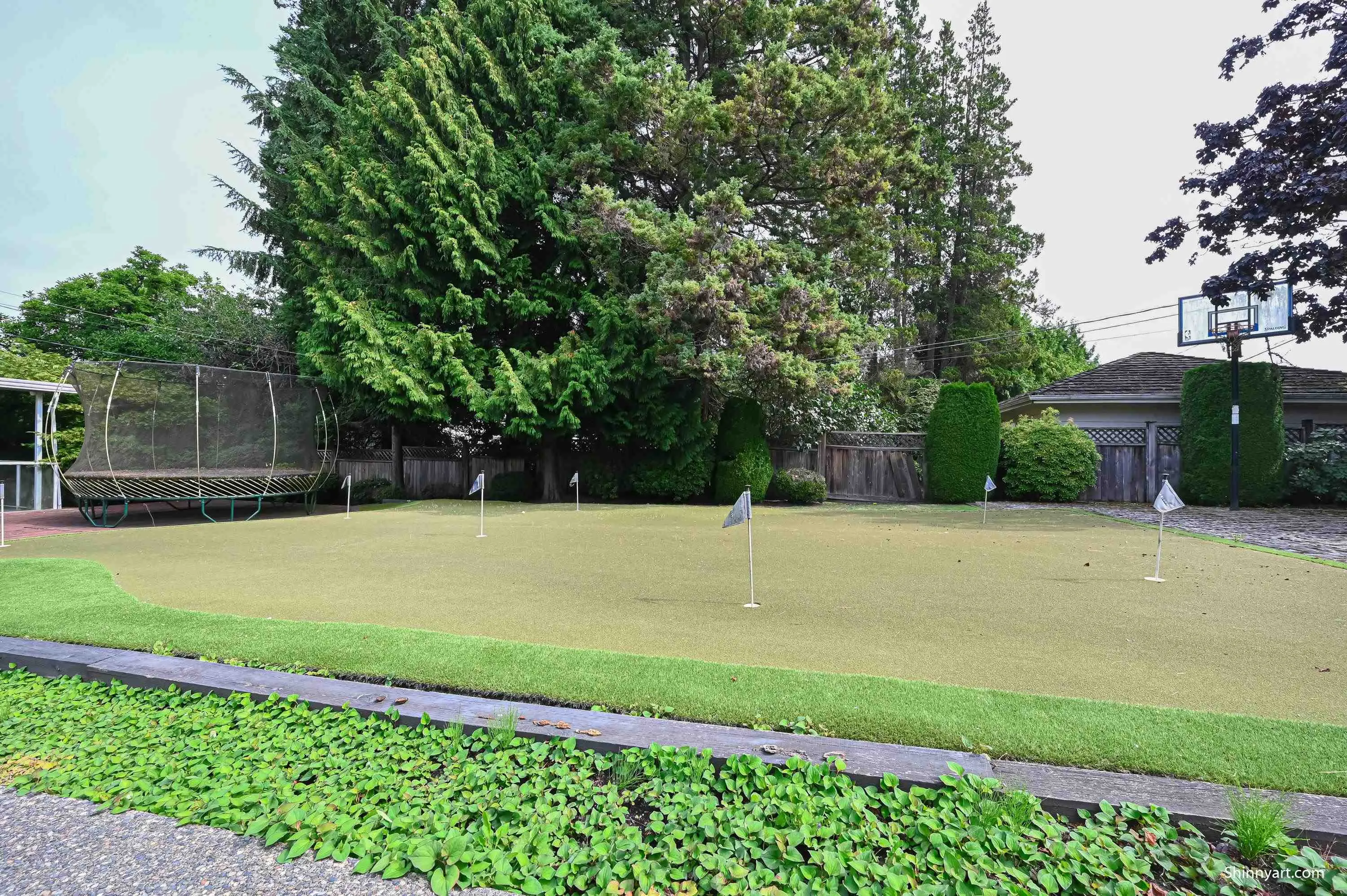 1368 Minto Crescent