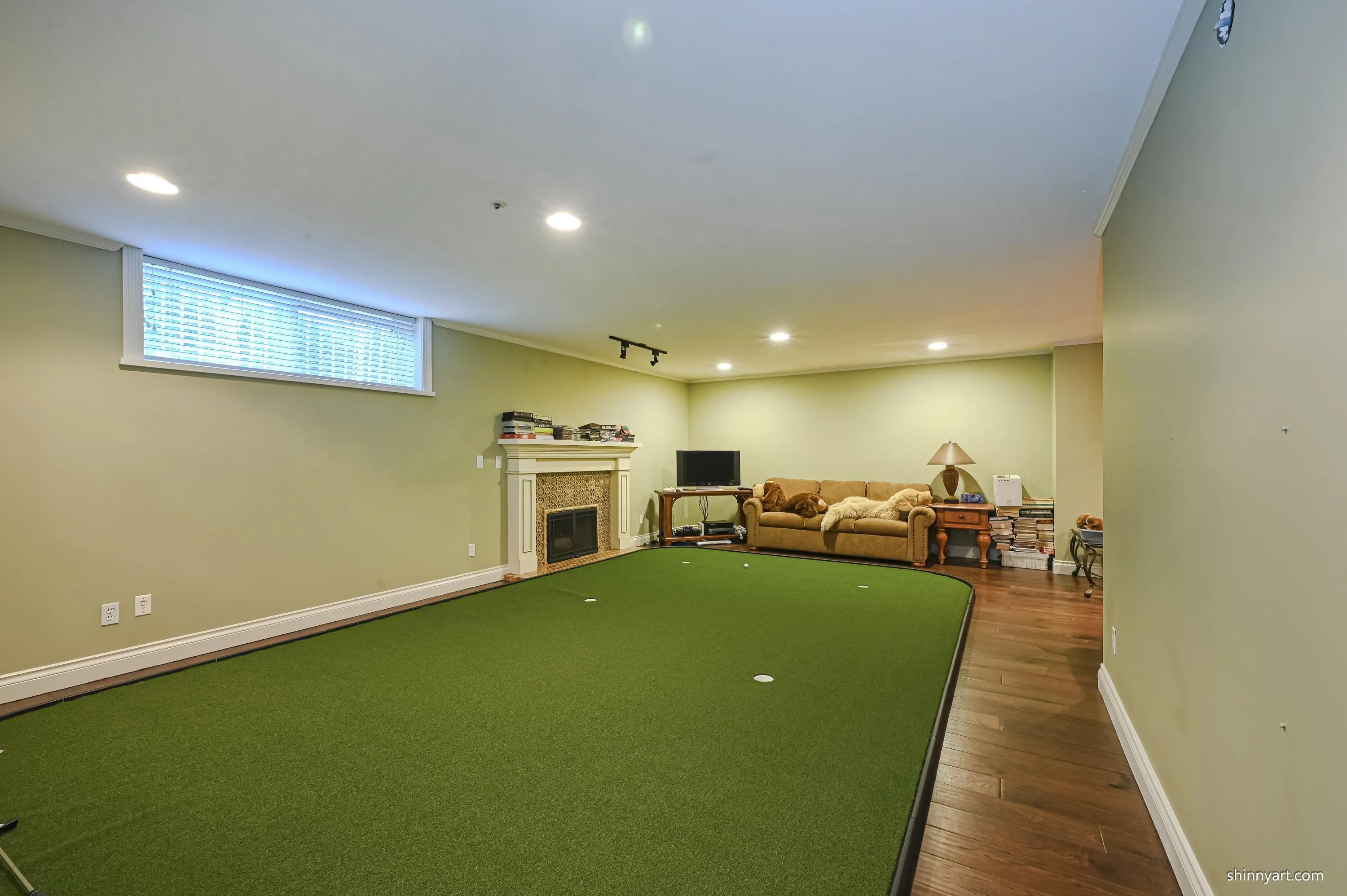 1368 Minto Crescent