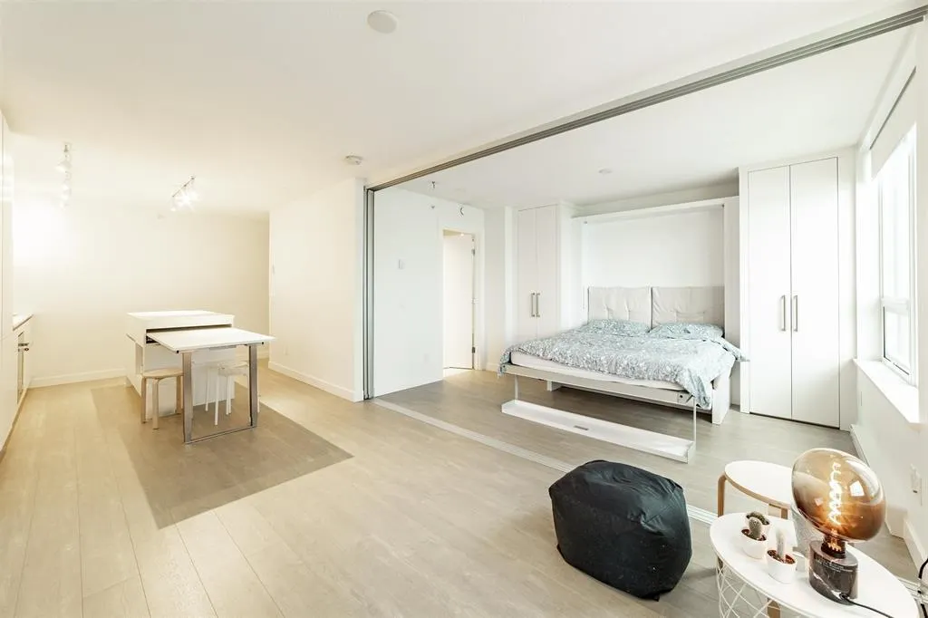 1608 988 Quayside Drive