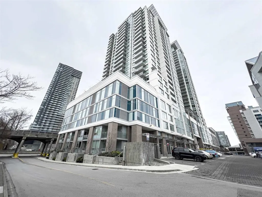 1608 988 Quayside Drive
