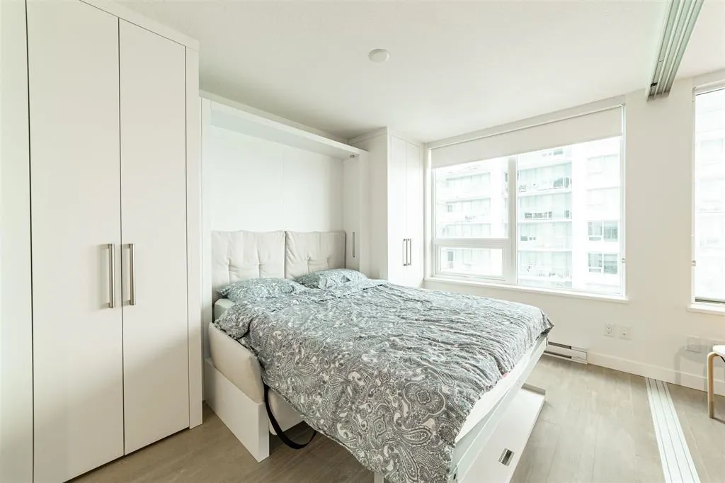 1608 988 Quayside Drive