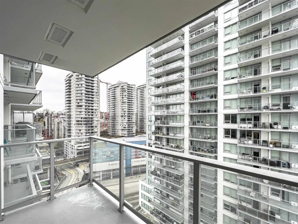 1608 988 Quayside Drive