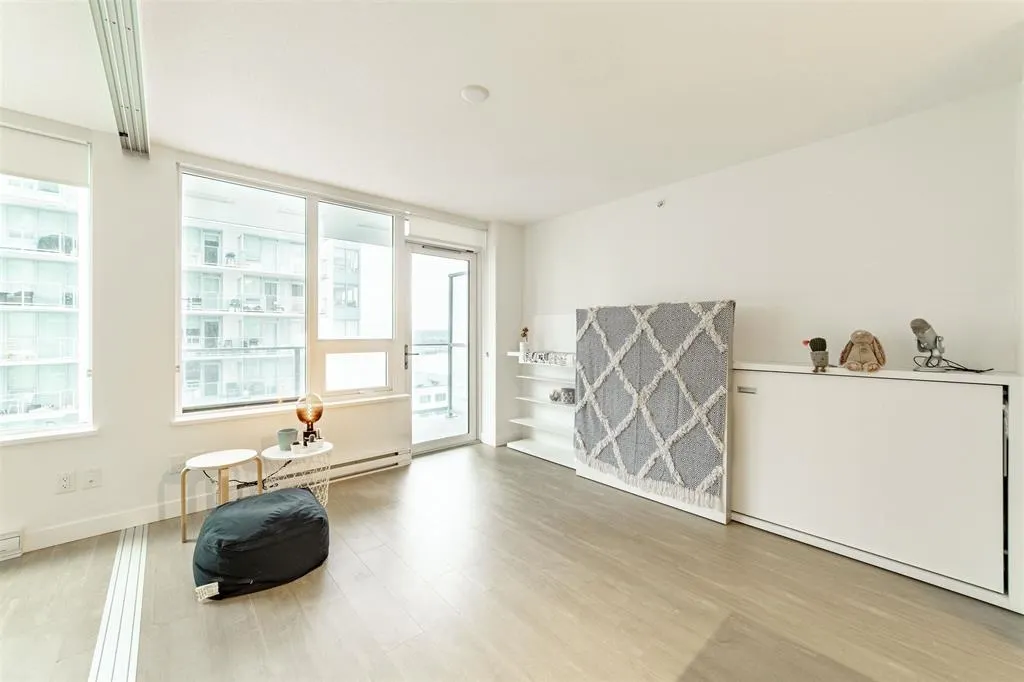 1608 988 Quayside Drive