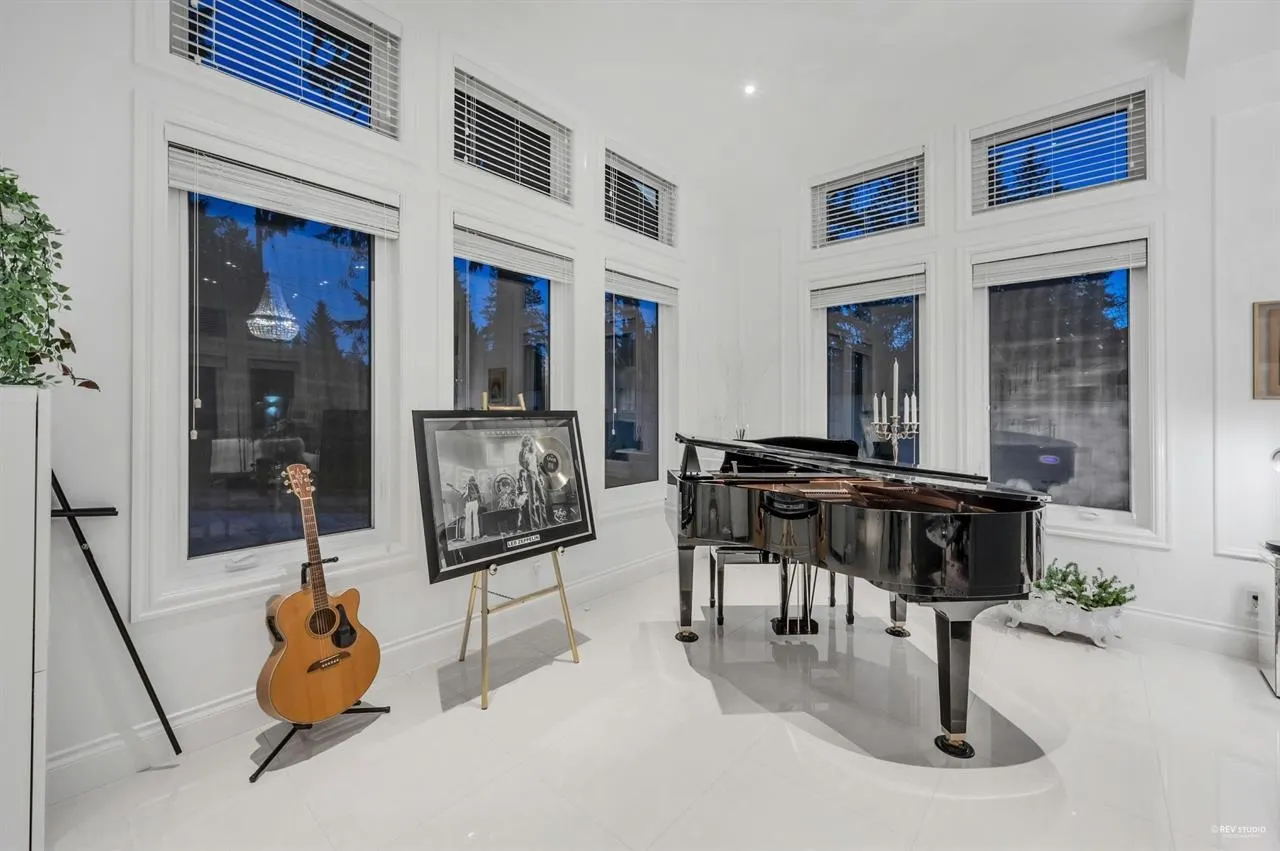 4511 Capilano Road