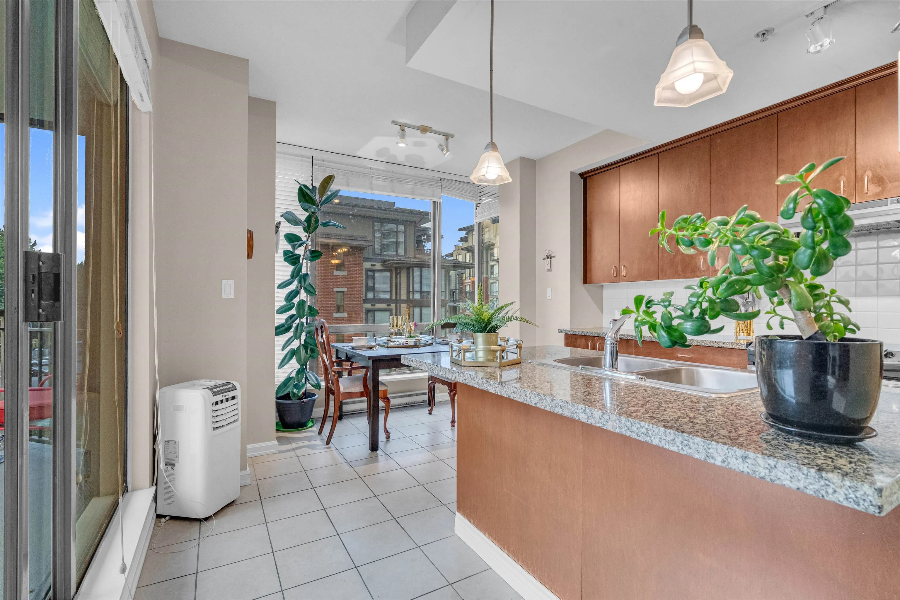 603 1550 Martin Street