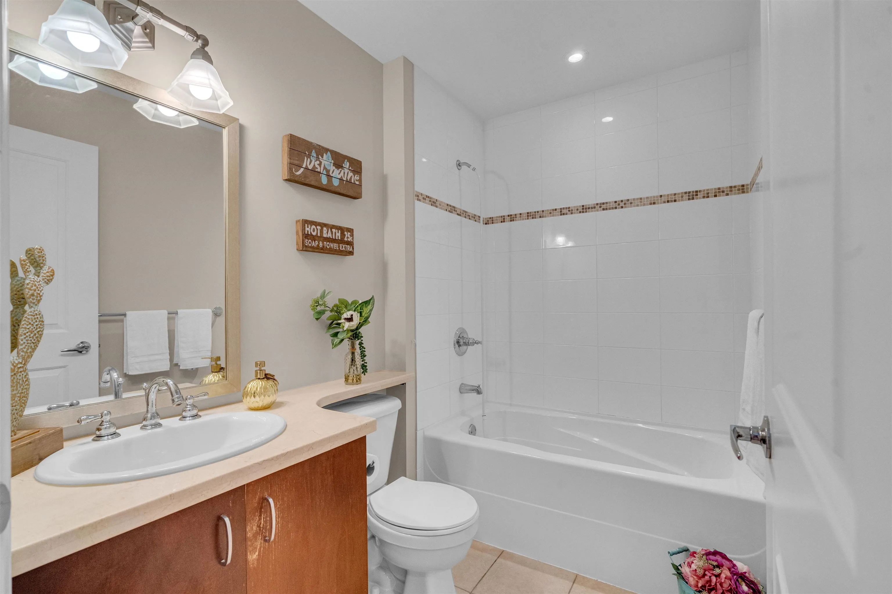 603 1550 Martin Street