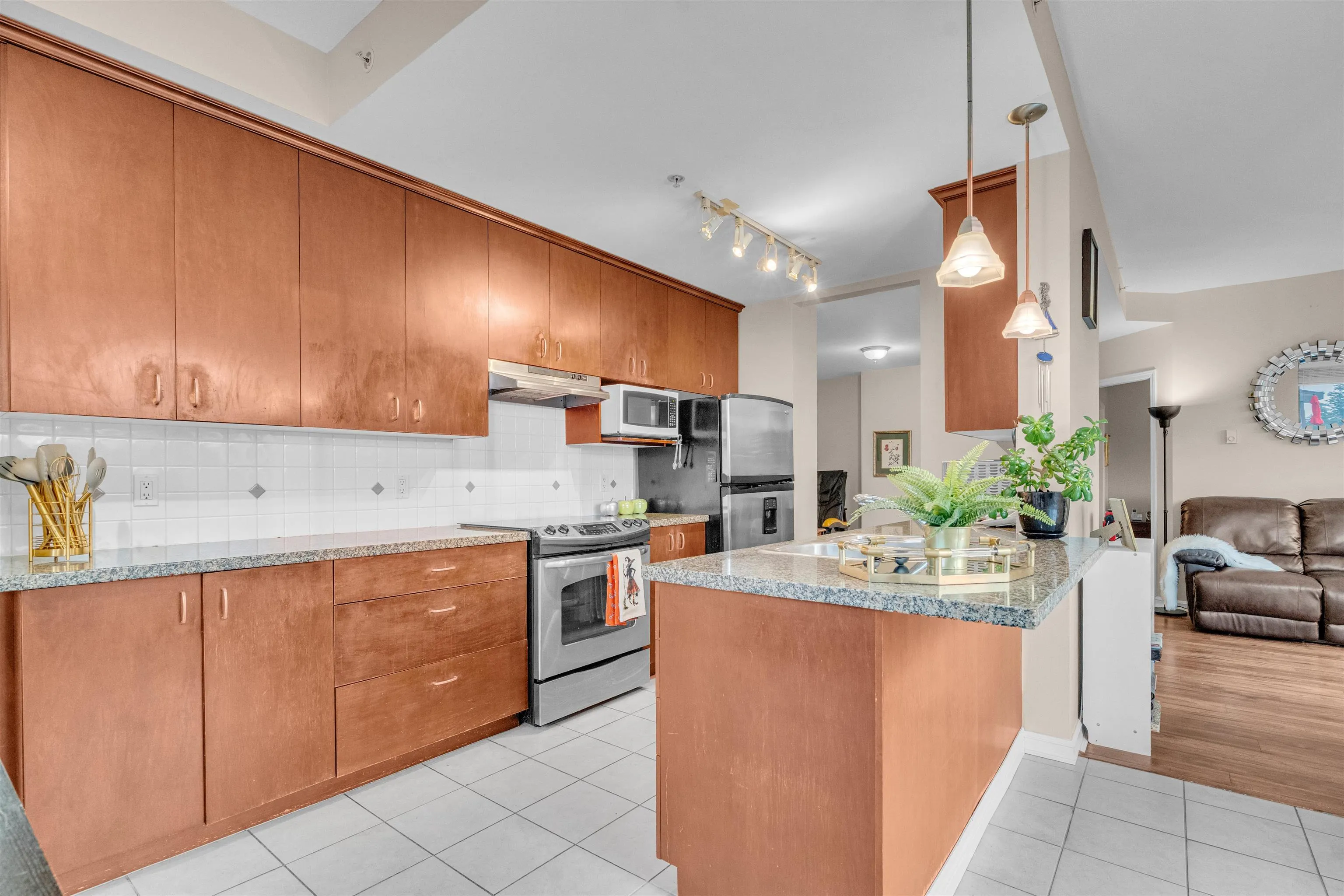 603 1550 Martin Street