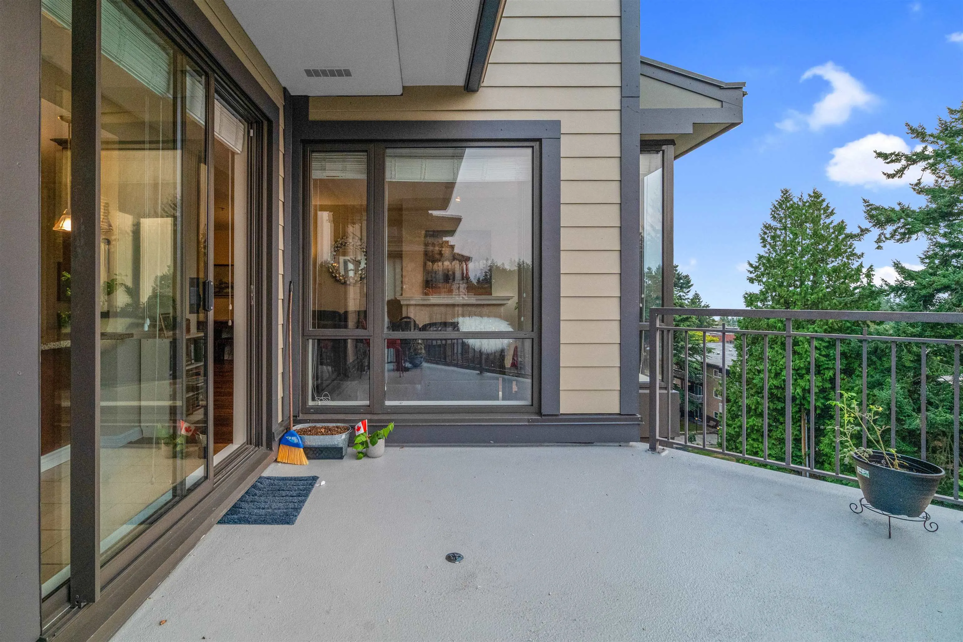 603 1550 Martin Street