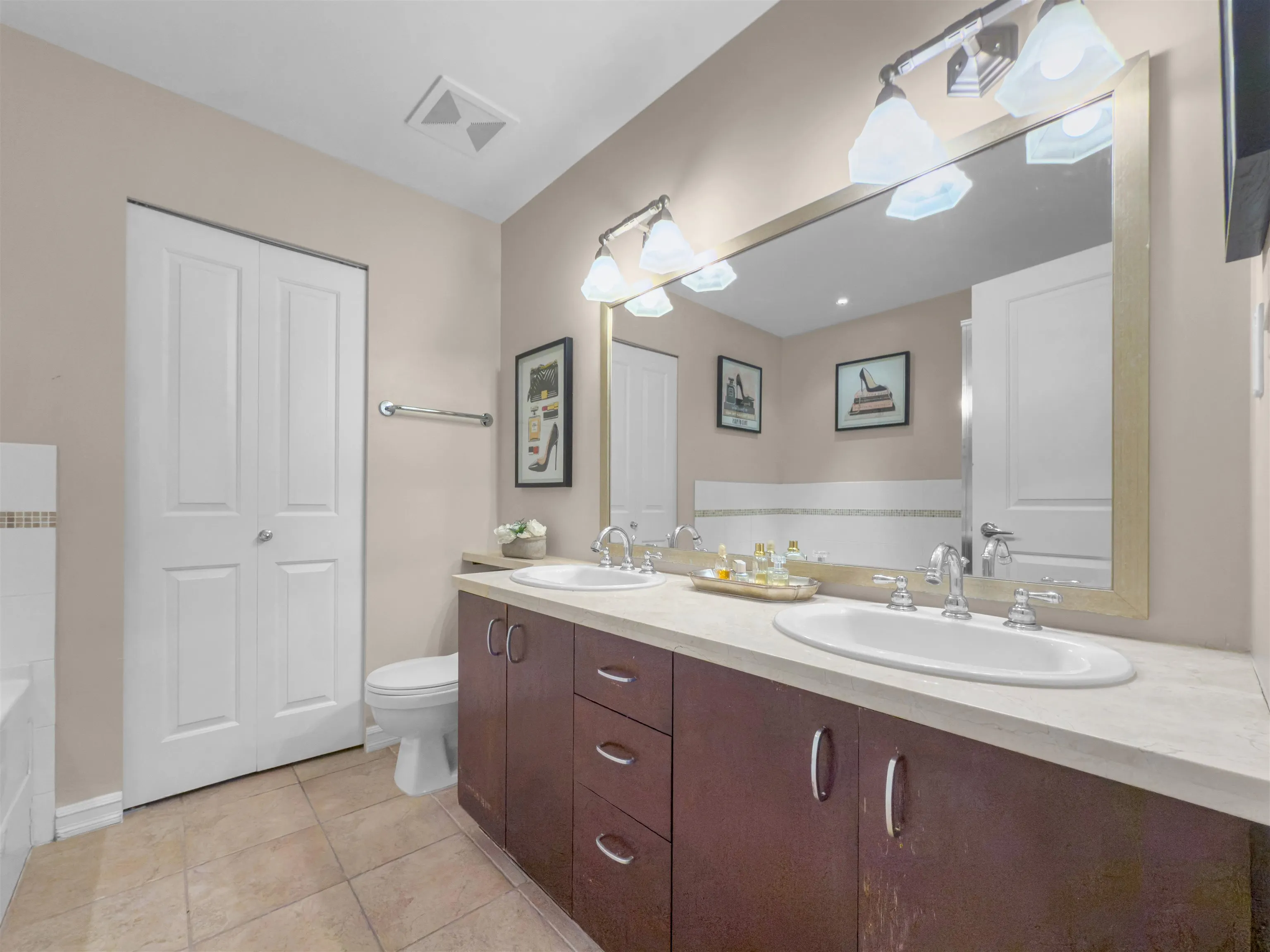 603 1550 Martin Street