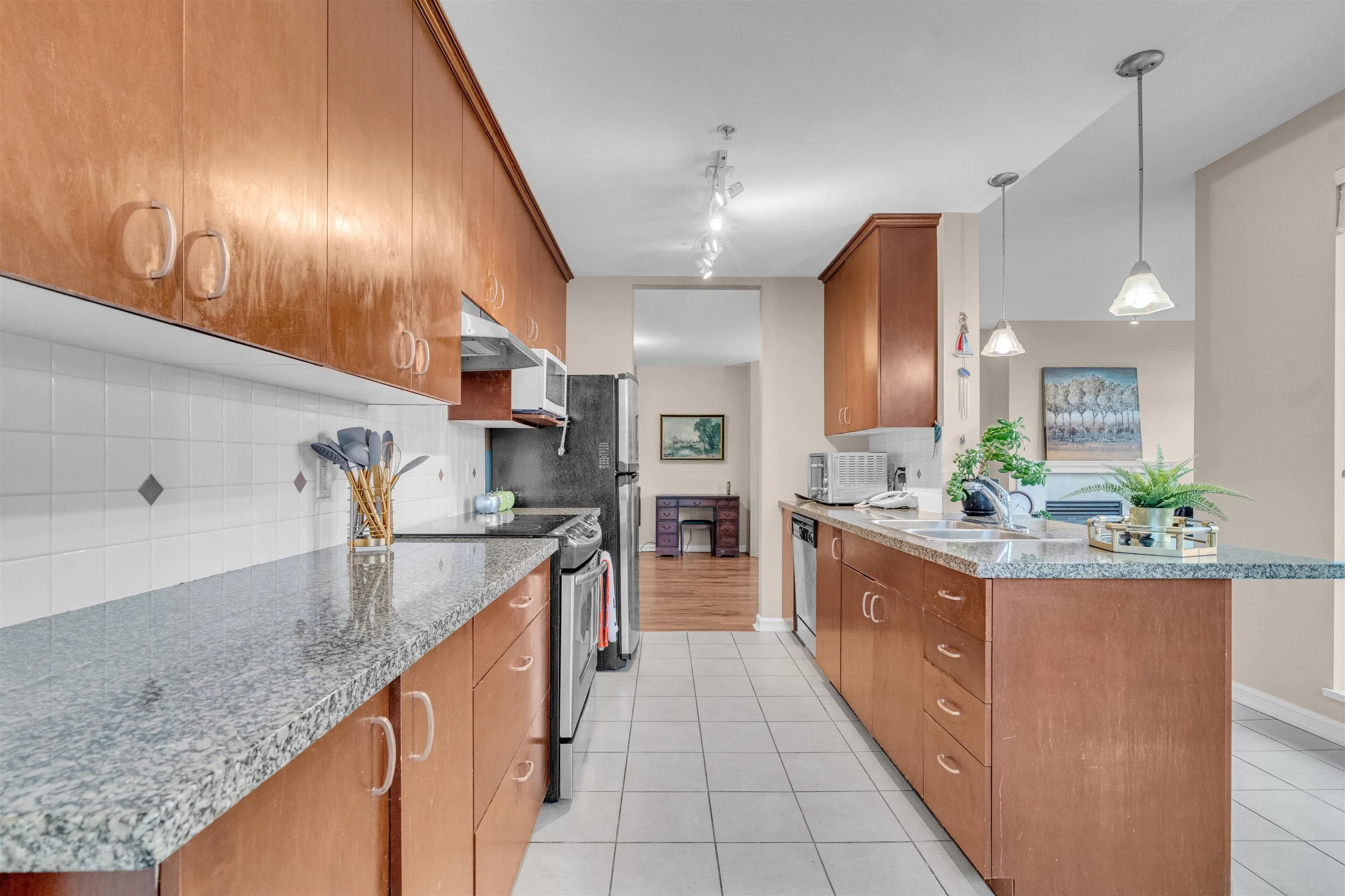 603 1550 Martin Street