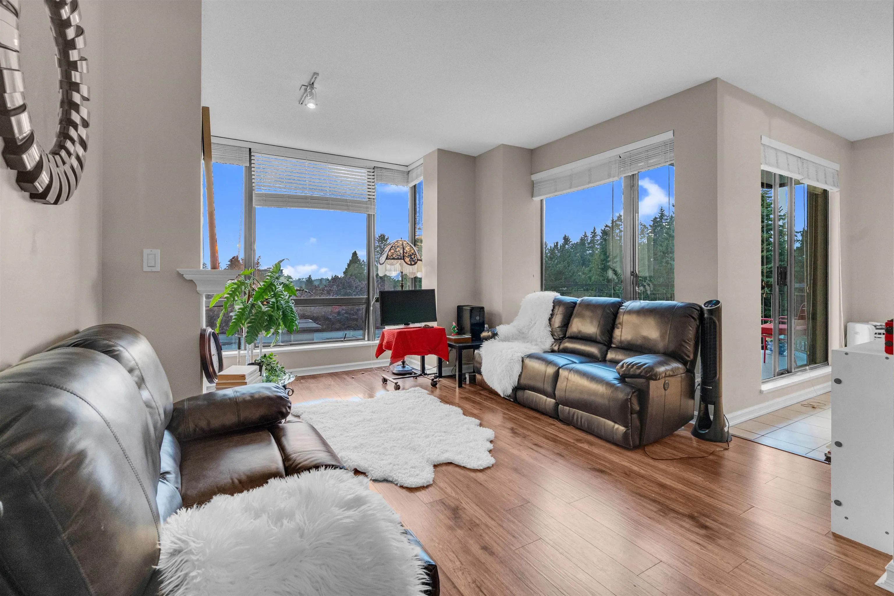 603 1550 Martin Street