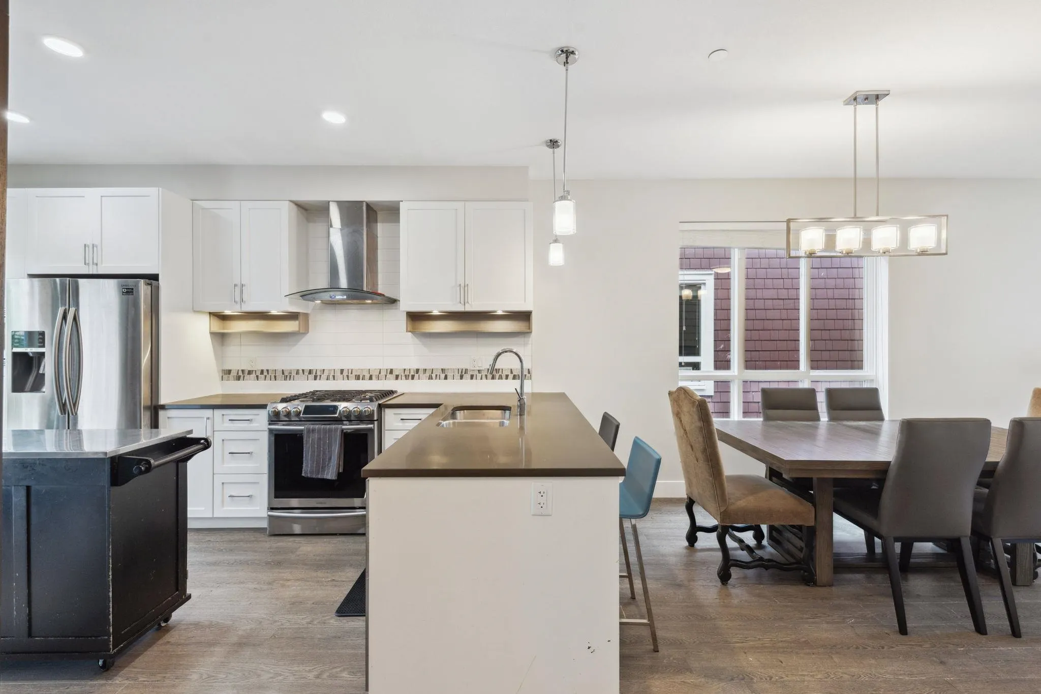 511 4688 Hawk Lane