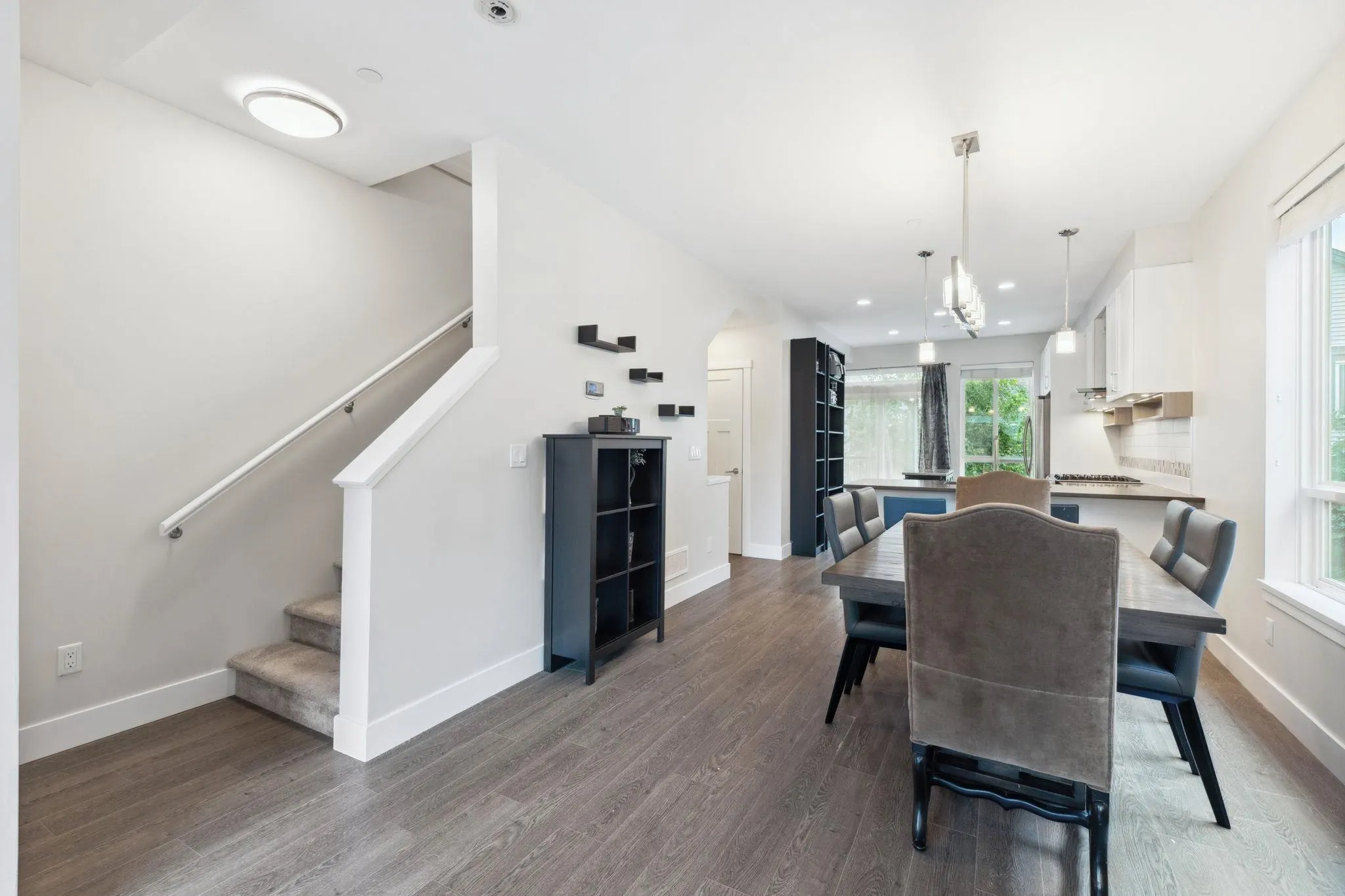 511 4688 Hawk Lane