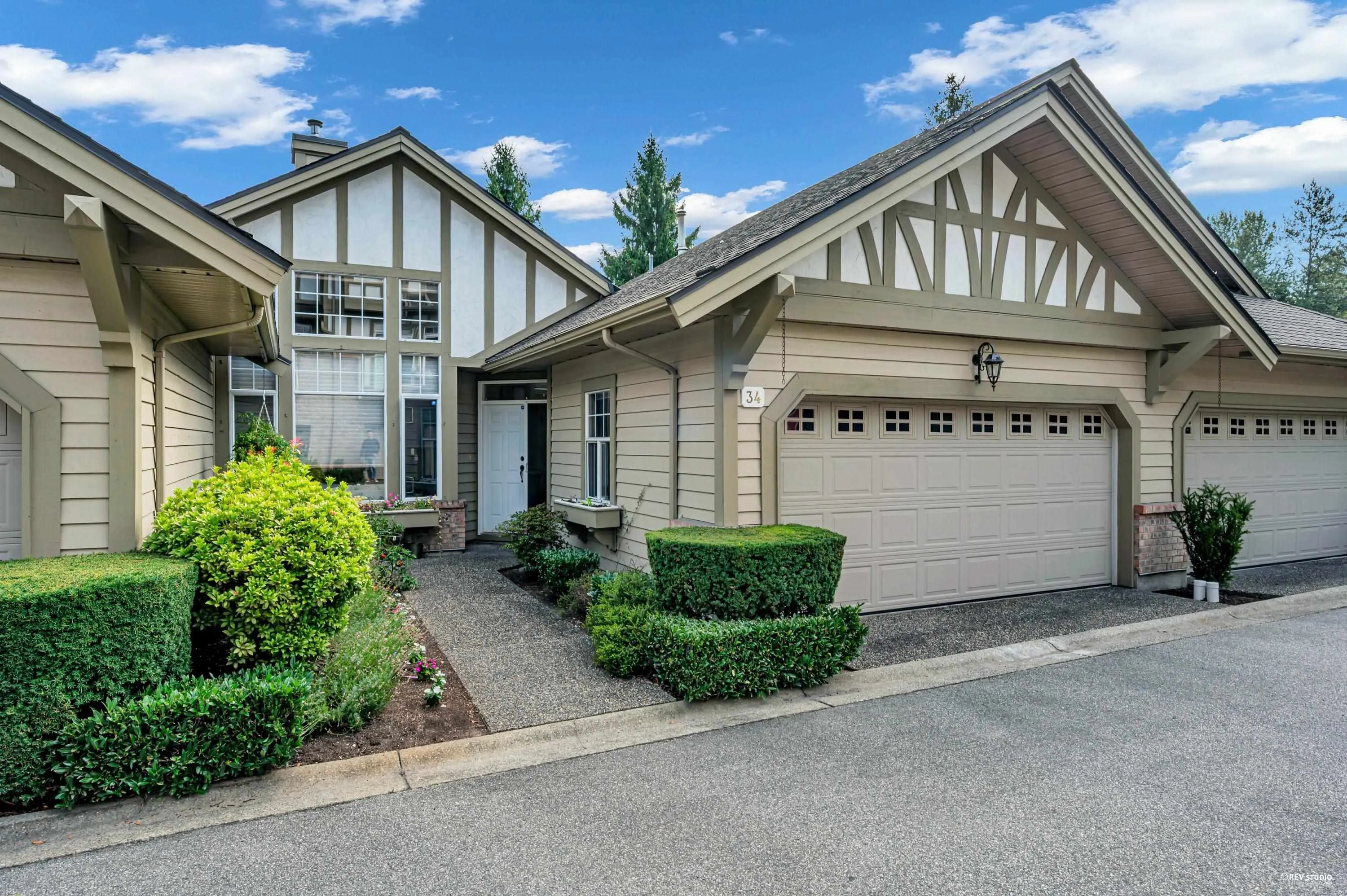 34 5221 Oakmount Crescent