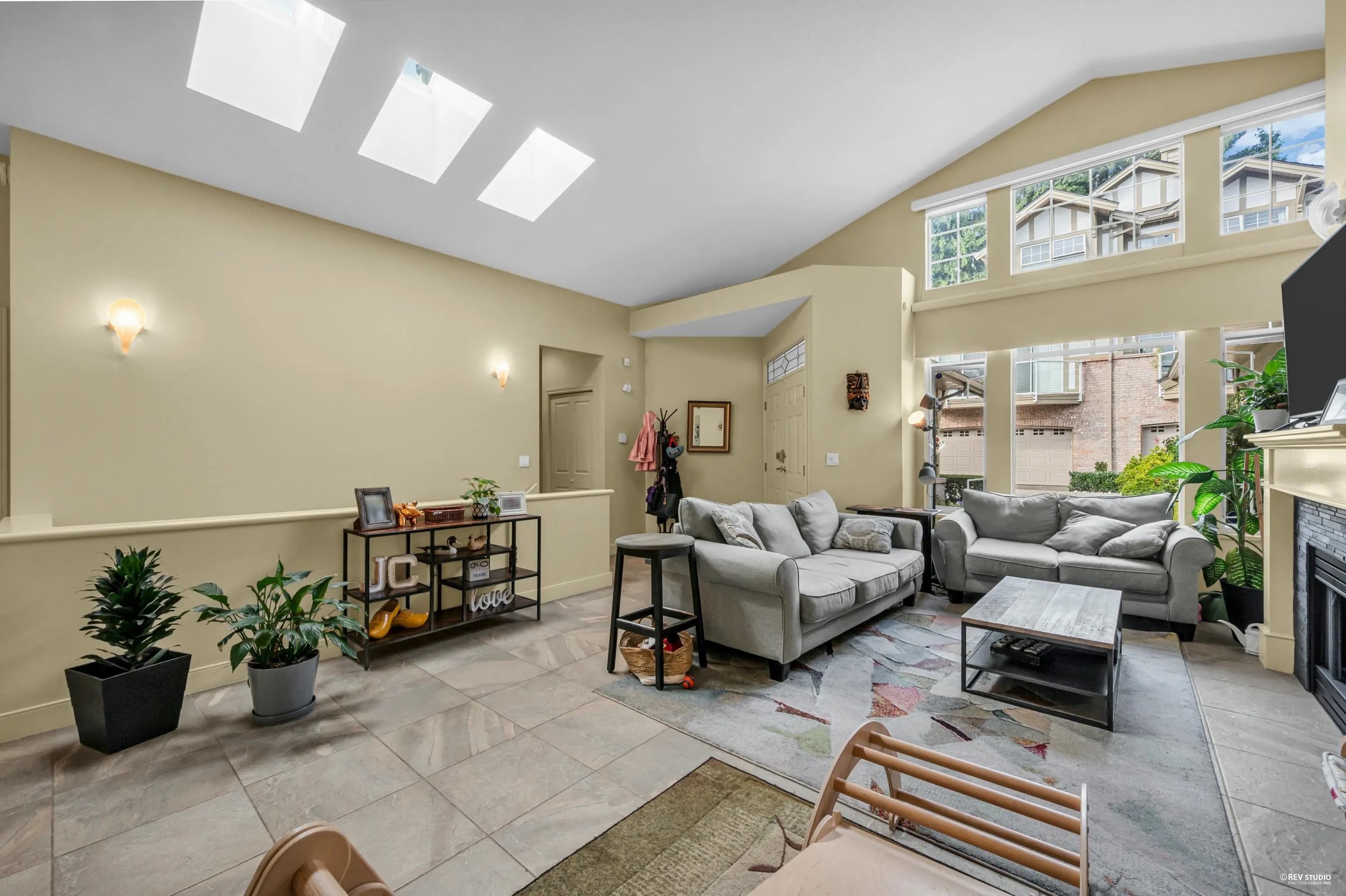 34 5221 Oakmount Crescent