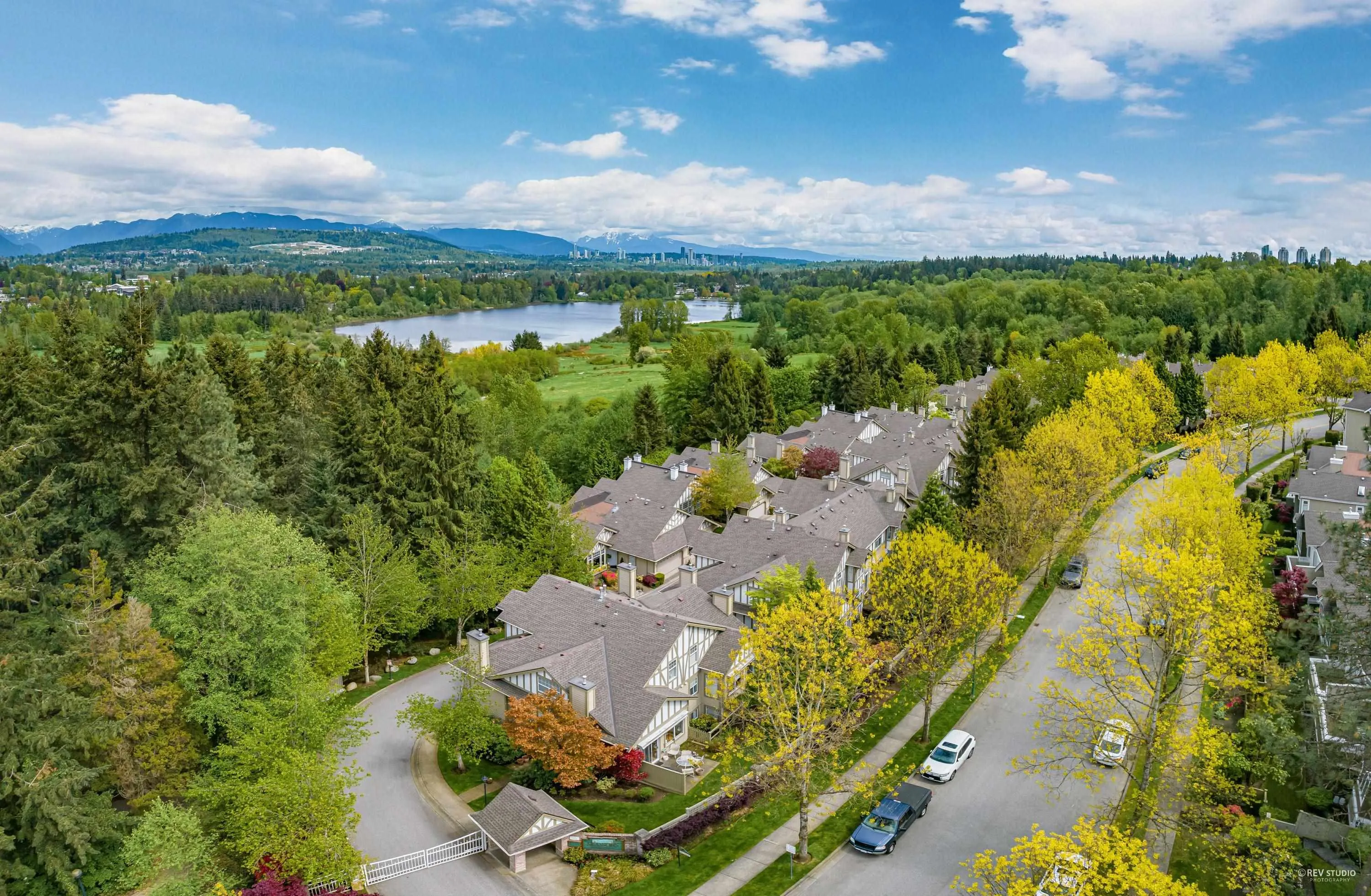 34 5221 Oakmount Crescent