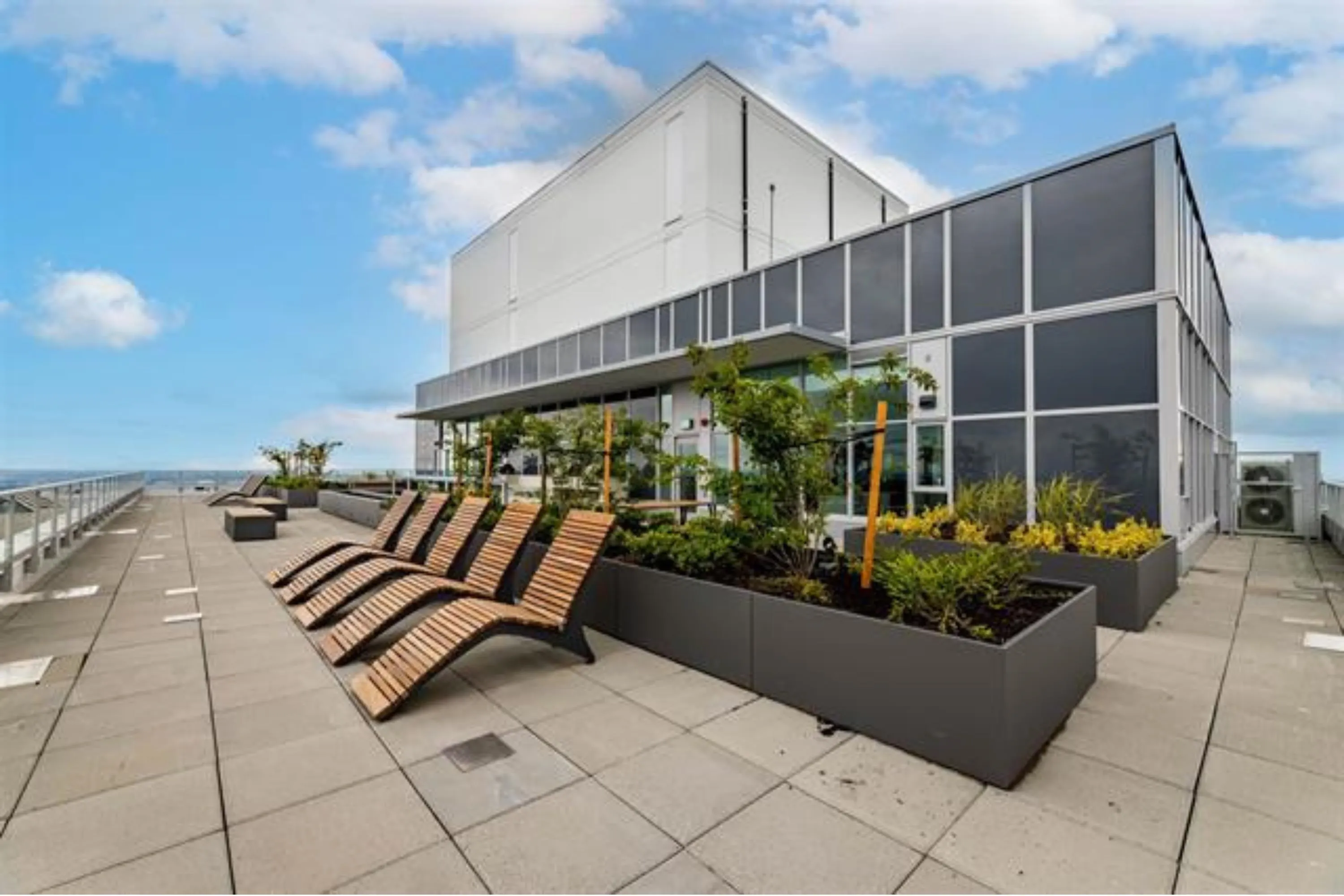 4105 13350 Central Avenue