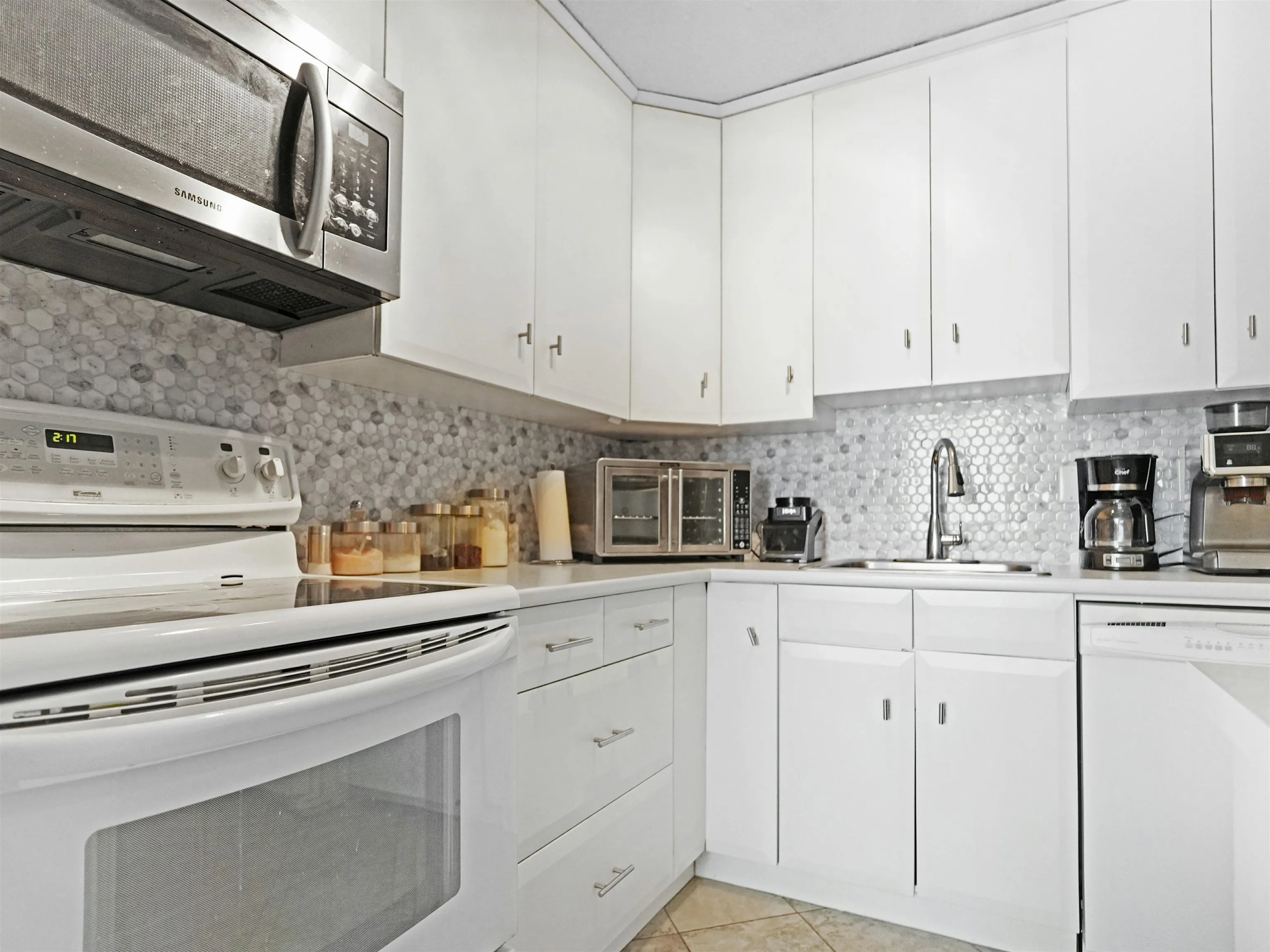 1605 3737 Bartlett Court