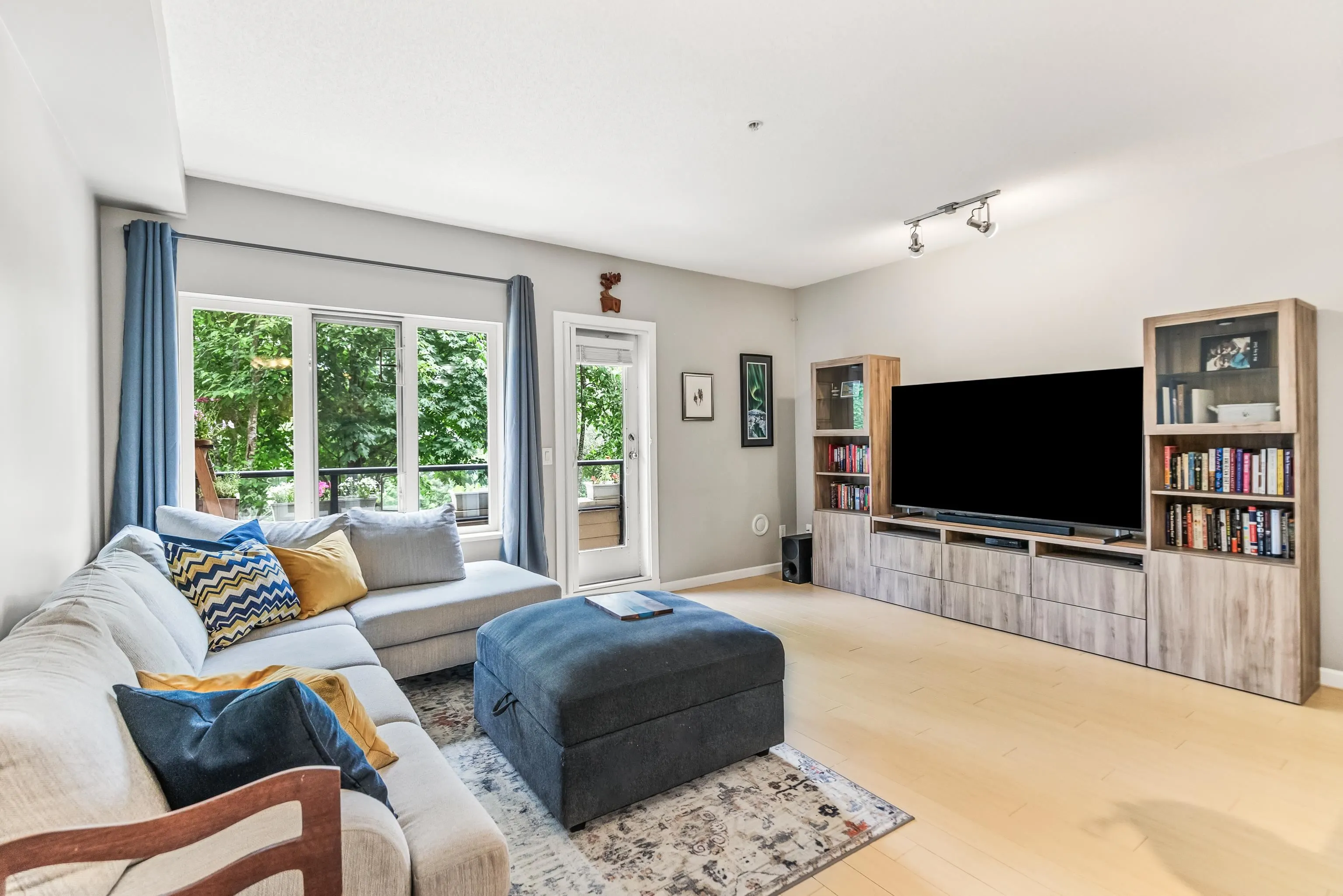 109 160 Shoreline Circle