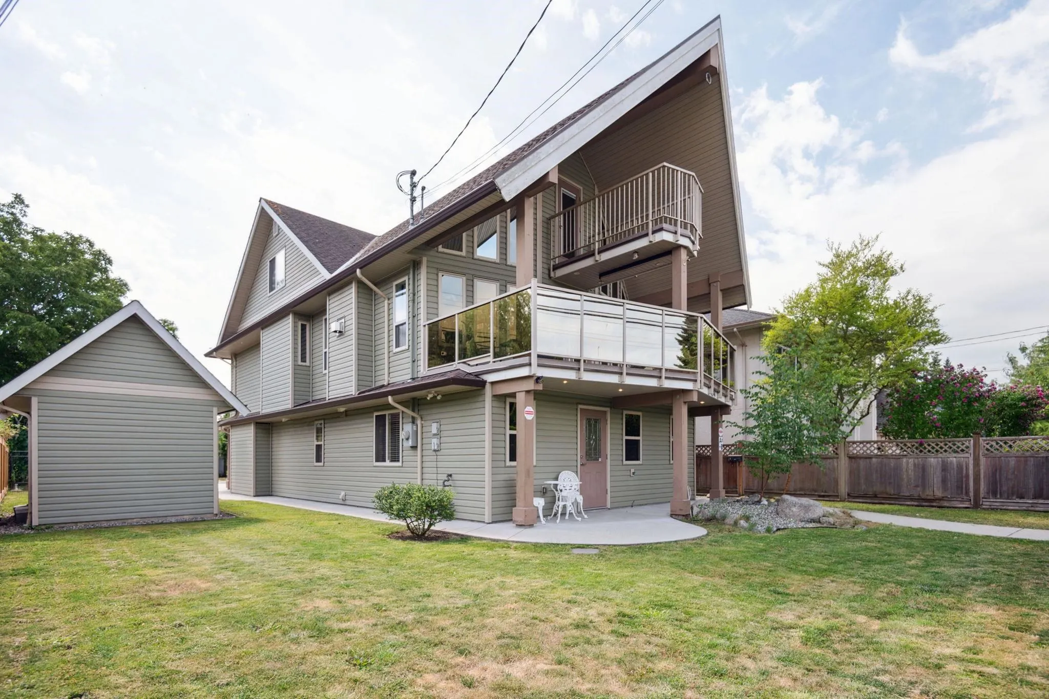 4394 River Road West