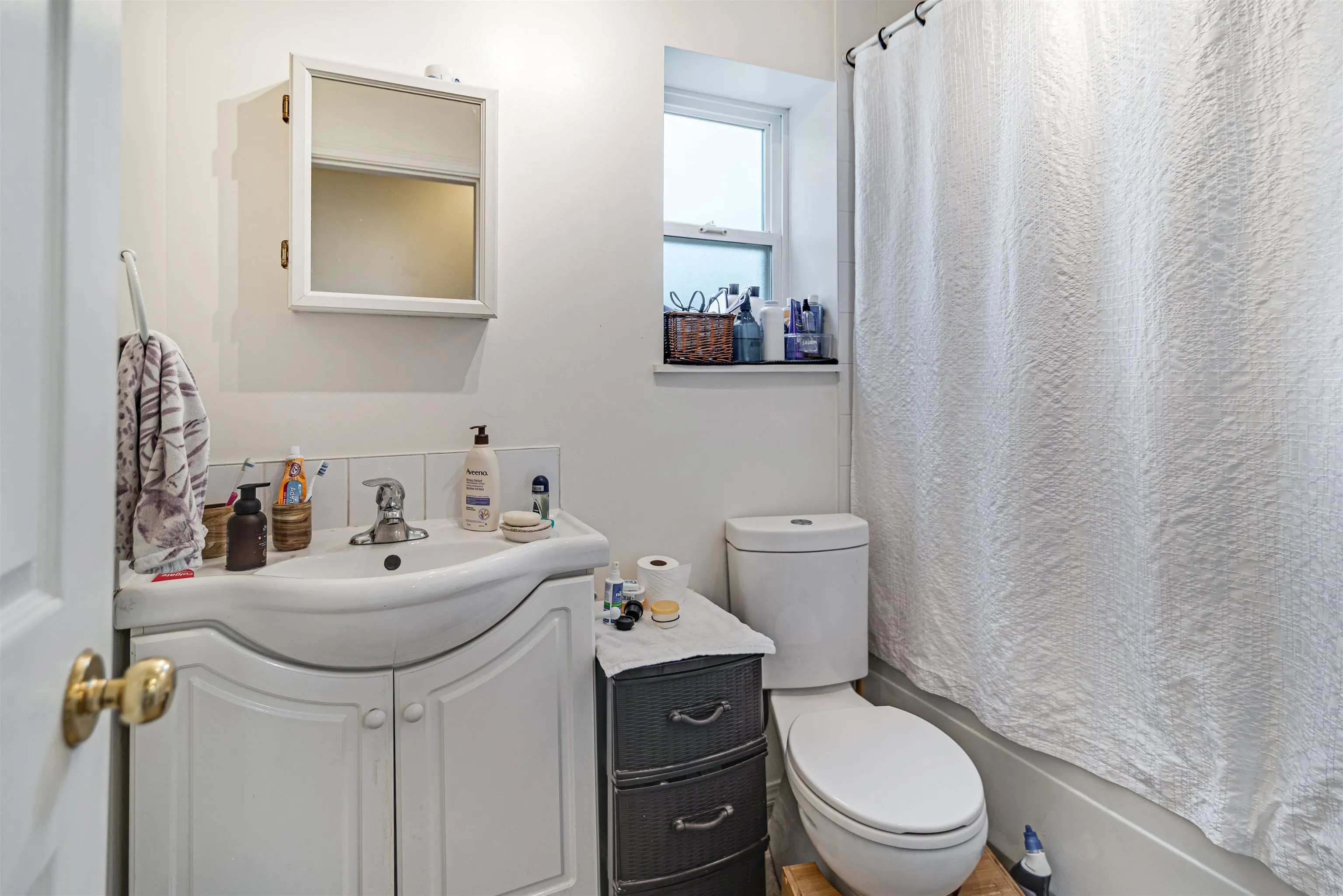 5866A Turnstone Crescent