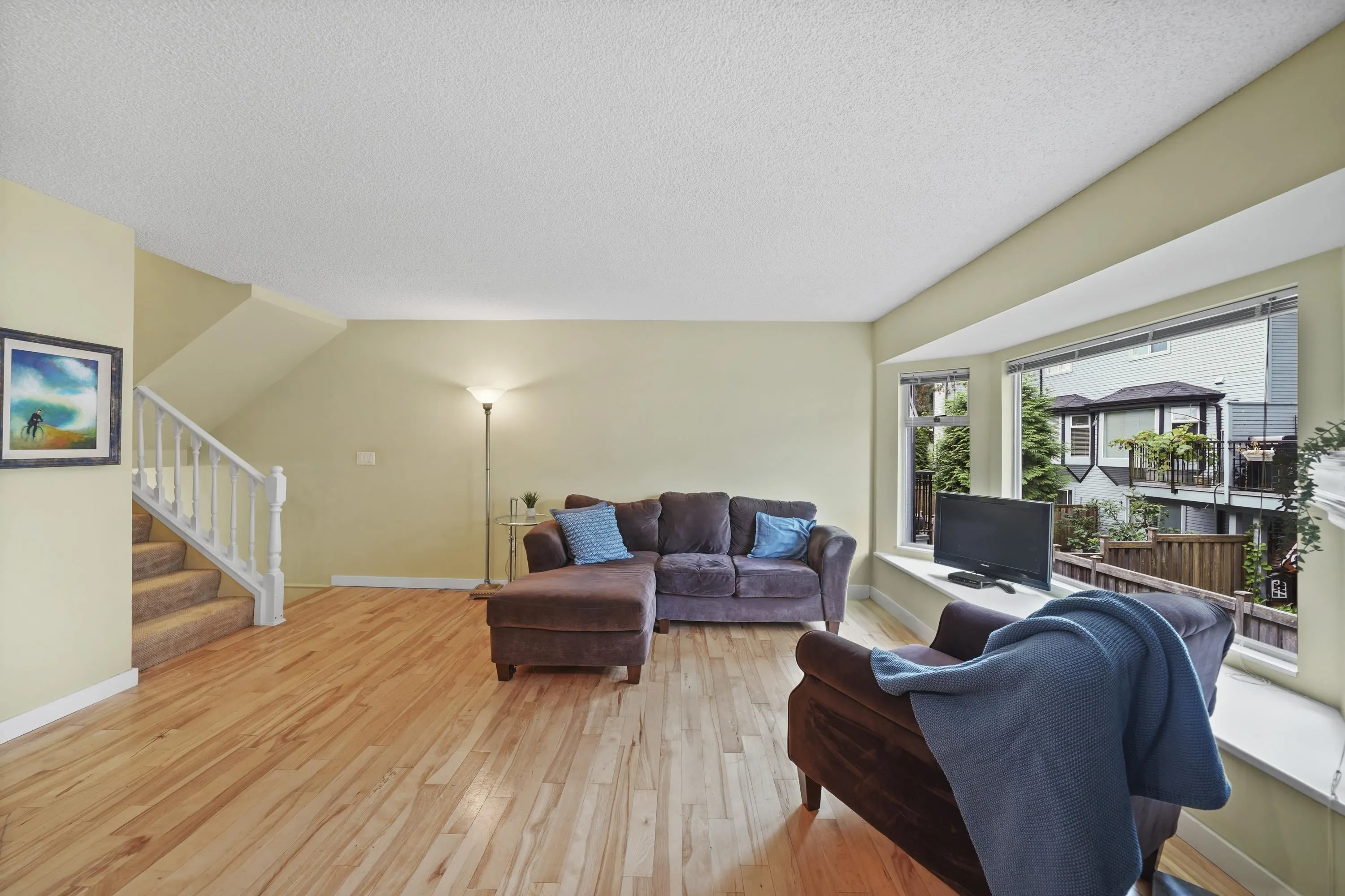 60 1195 Falcon Drive