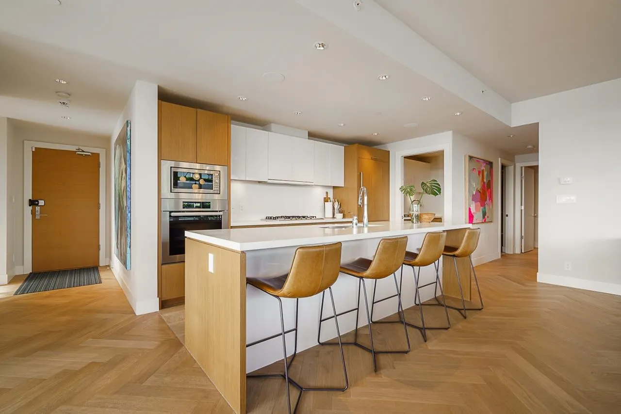 601 888 Arthur Erickson Place