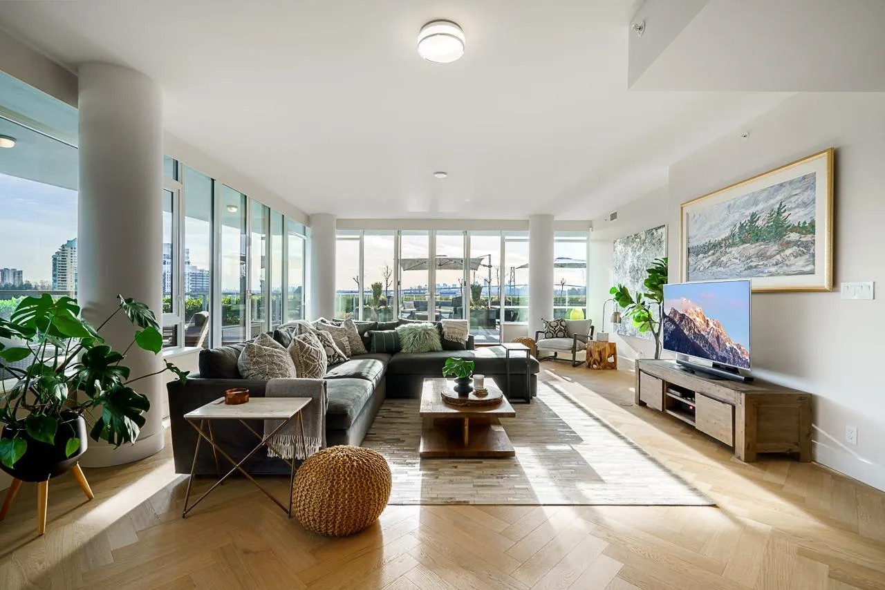 601 888 Arthur Erickson Place
