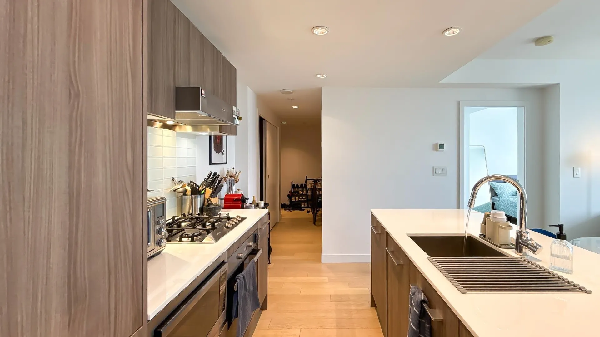 1112 2220 Kingsway