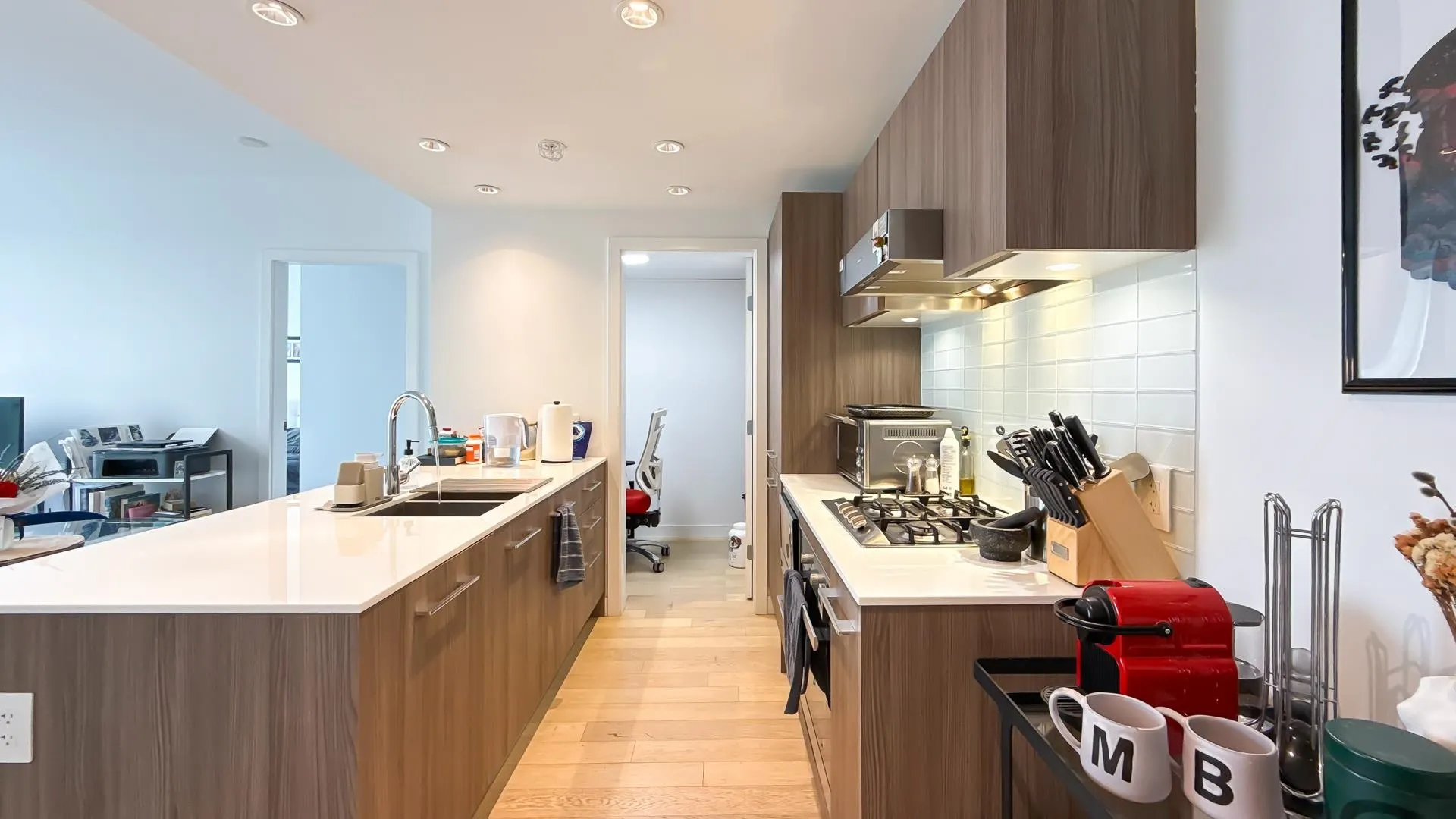 1112 2220 Kingsway