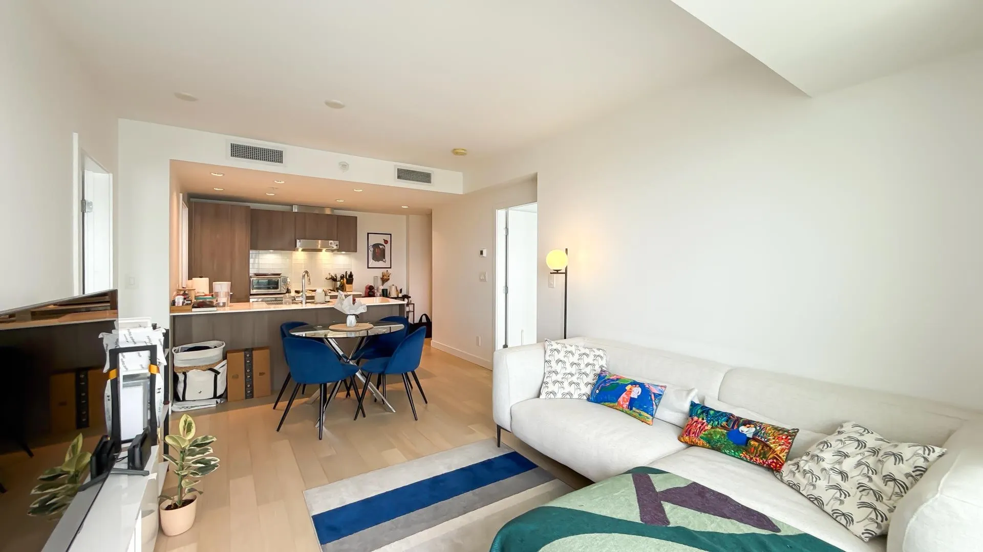 1112 2220 Kingsway
