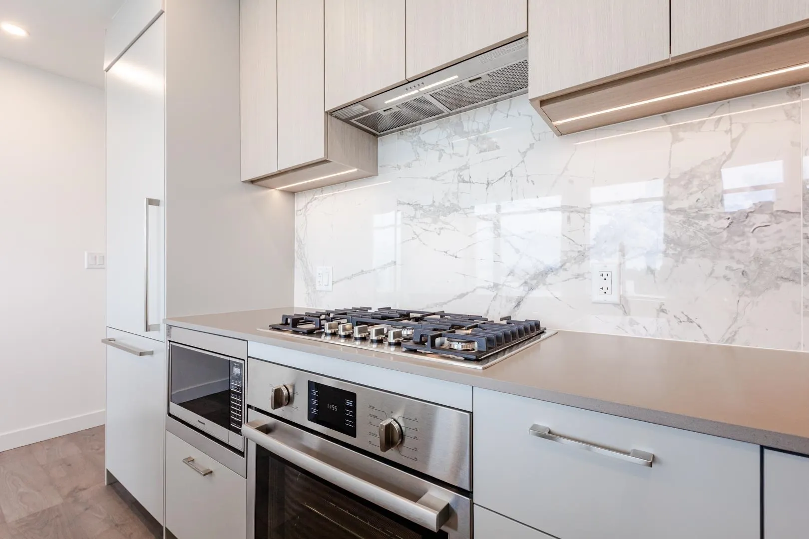 1804 6468 Willingdon Avenue
