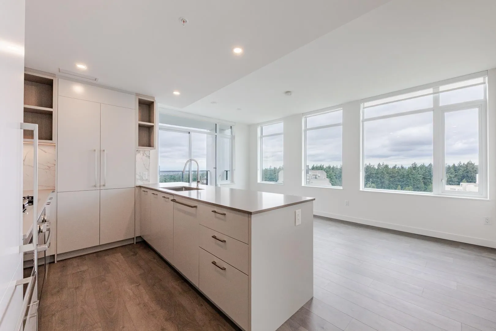 1804 6468 Willingdon Avenue
