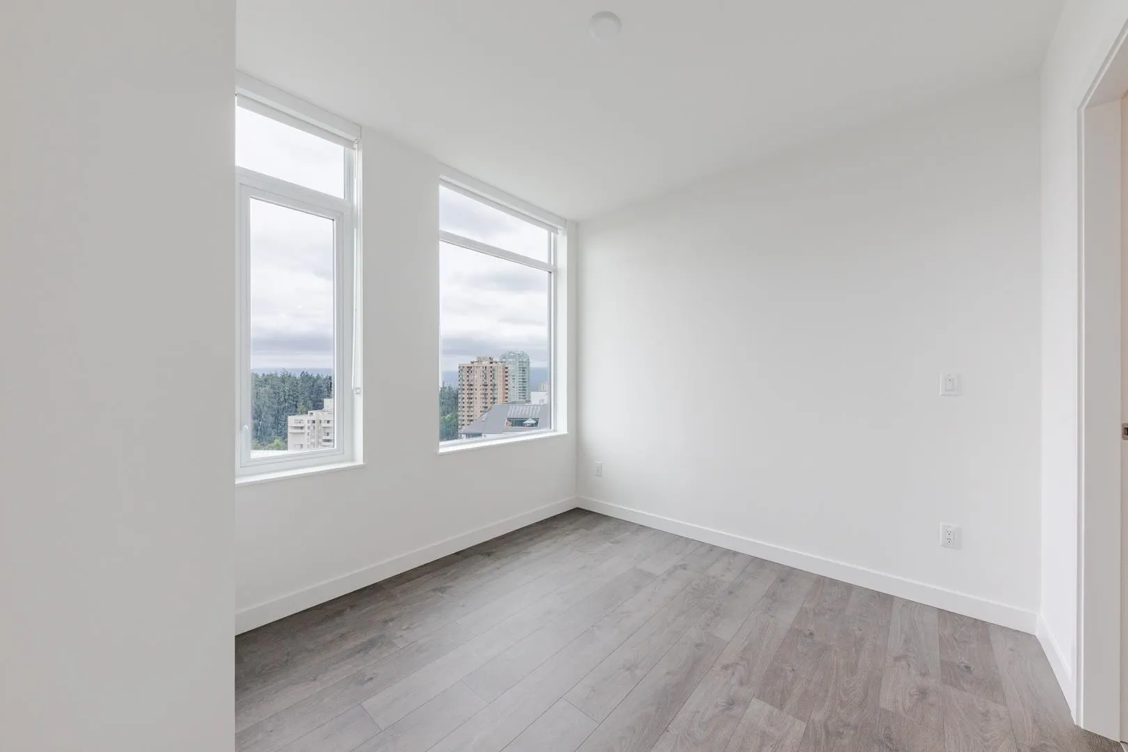 1804 6468 Willingdon Avenue