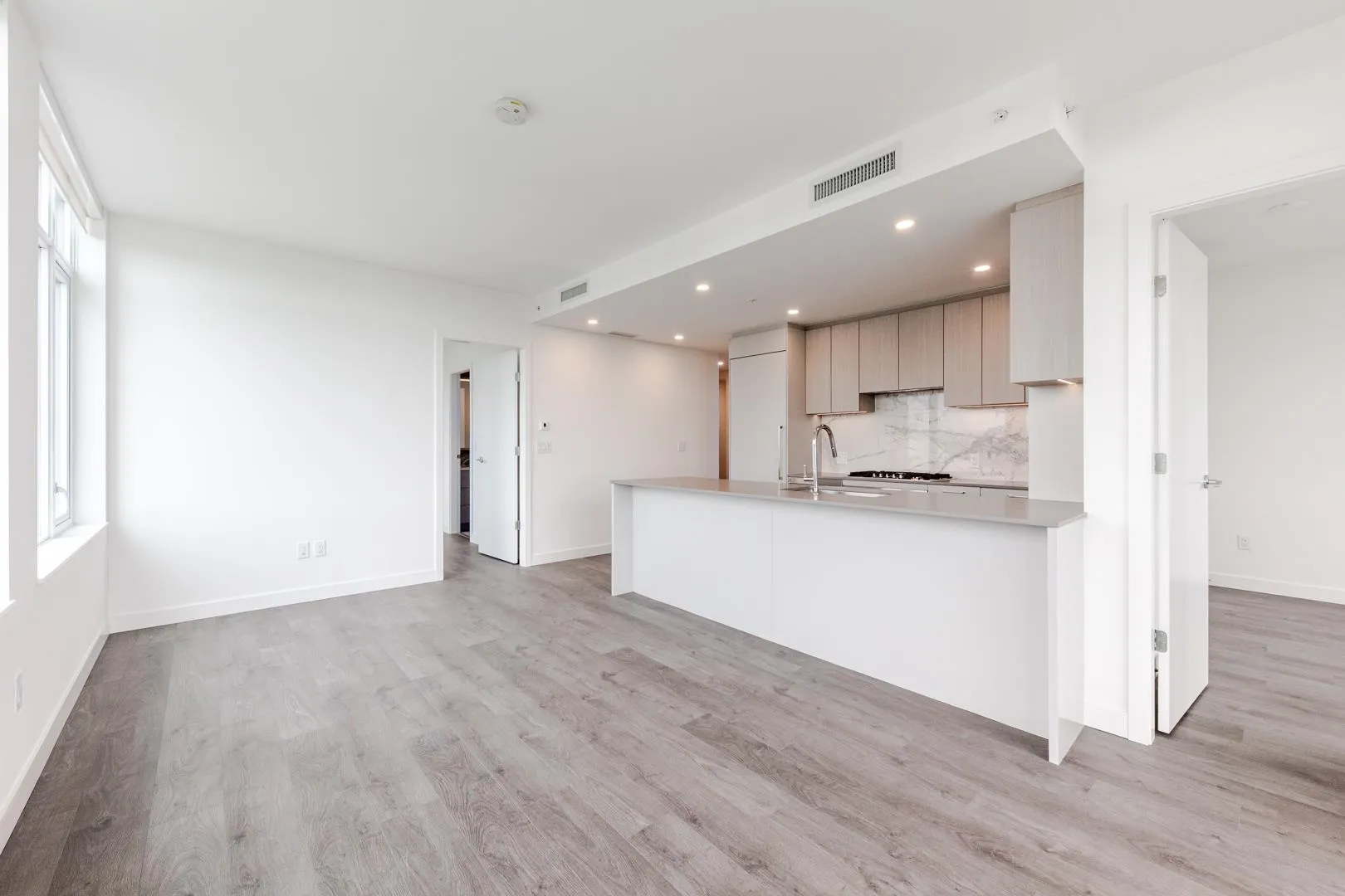 1804 6468 Willingdon Avenue