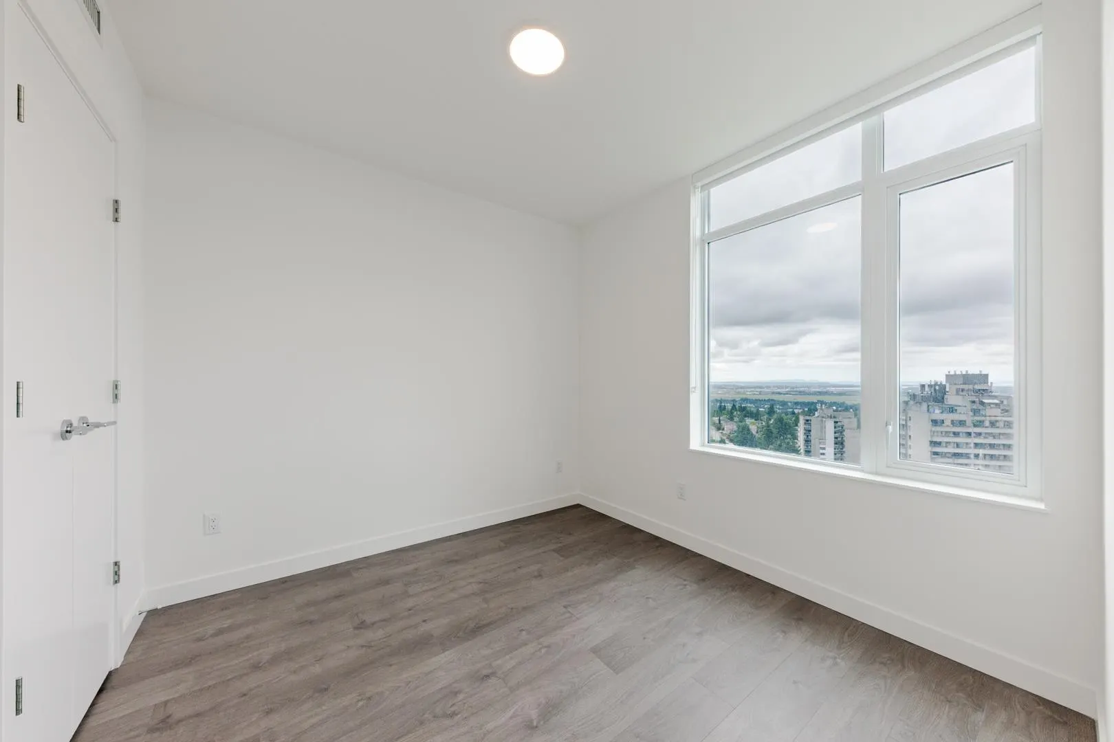 1804 6468 Willingdon Avenue