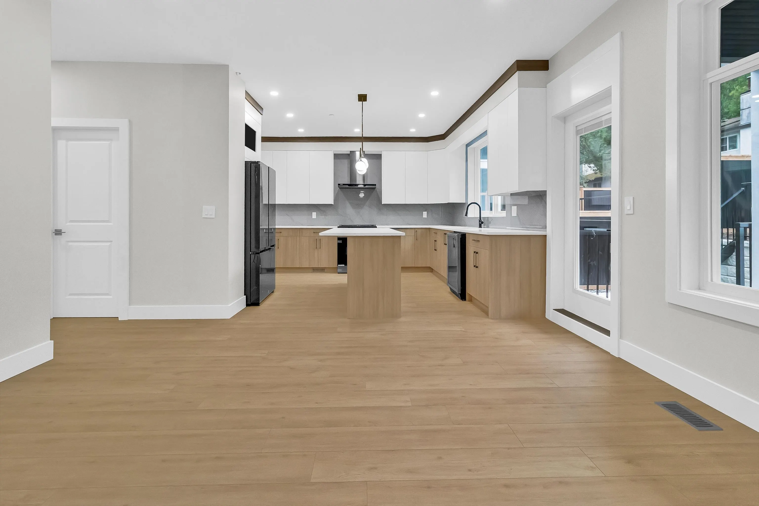 B 32729 Fraser Crescent