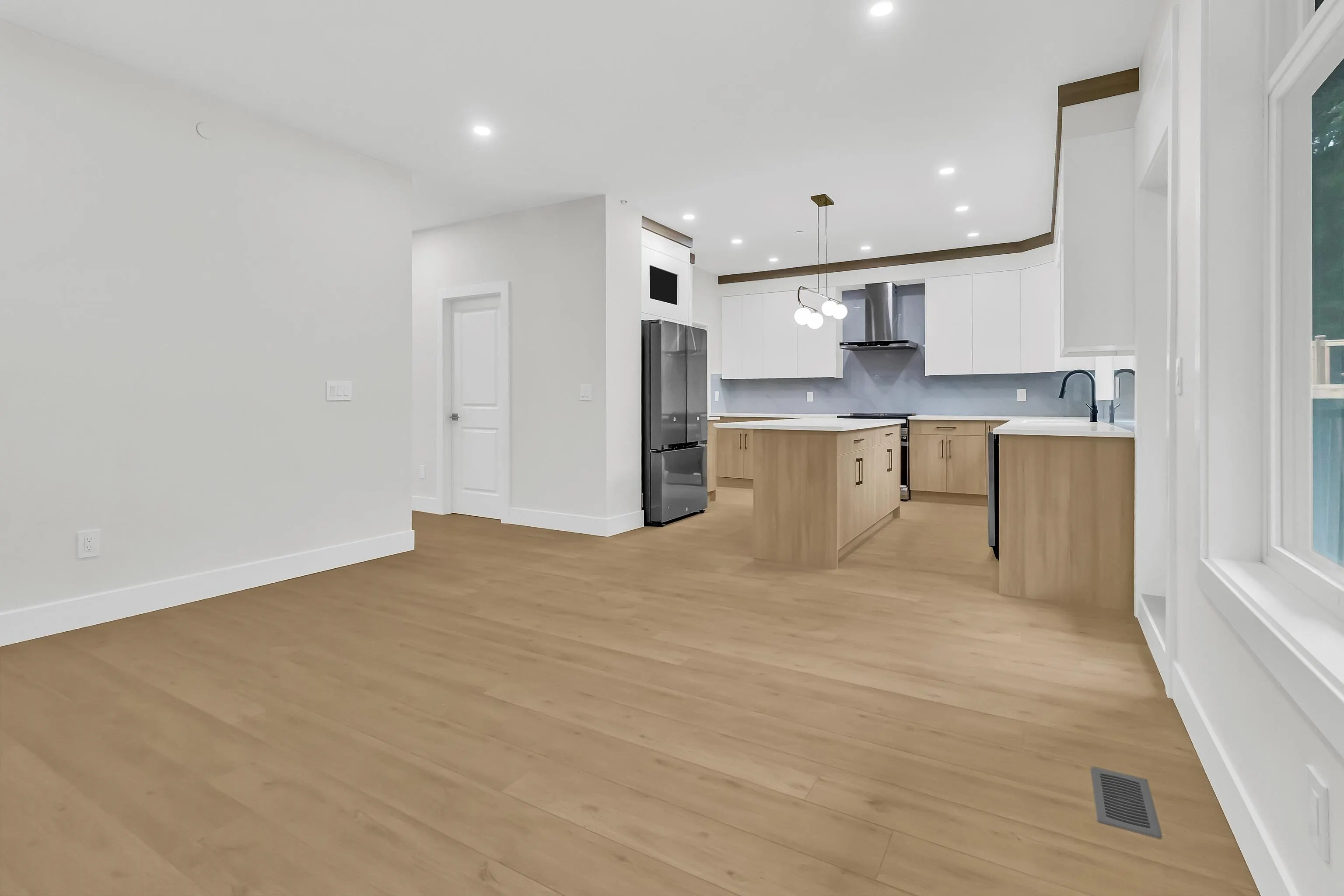 B 32729 Fraser Crescent