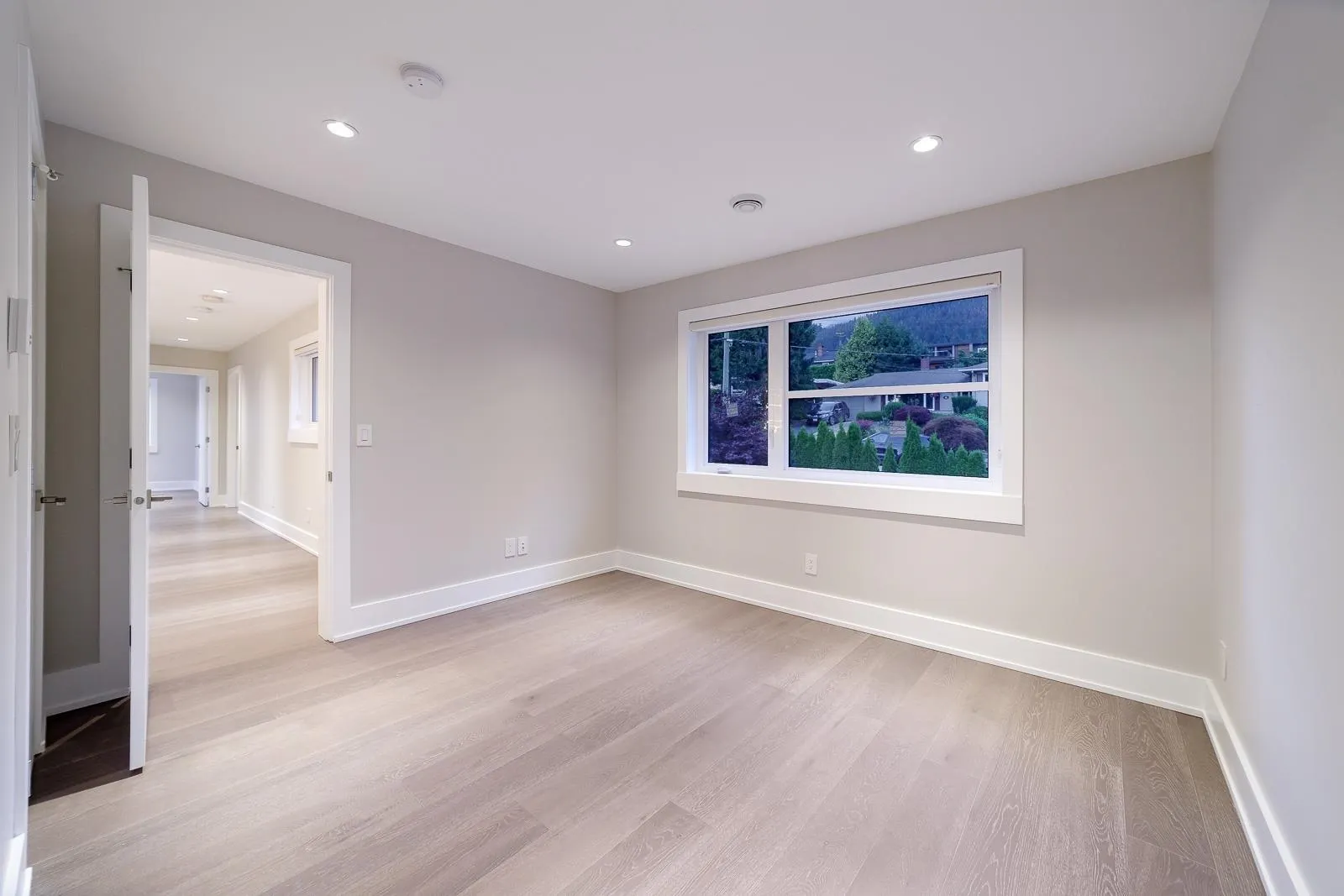 517 Granada Crescent