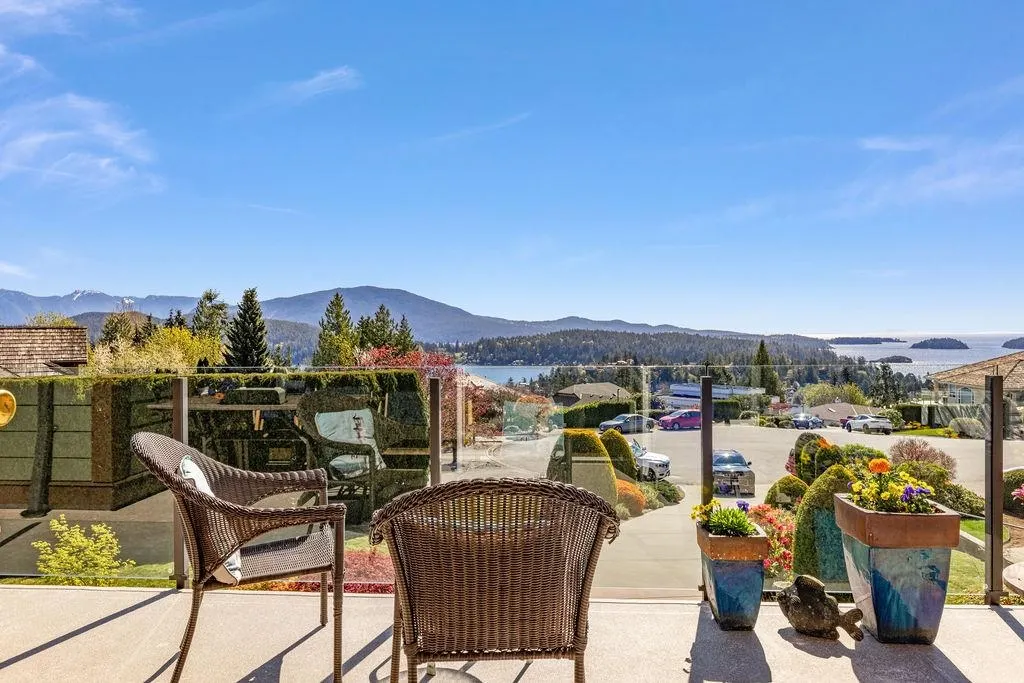 802 Oceanmount Boulevard