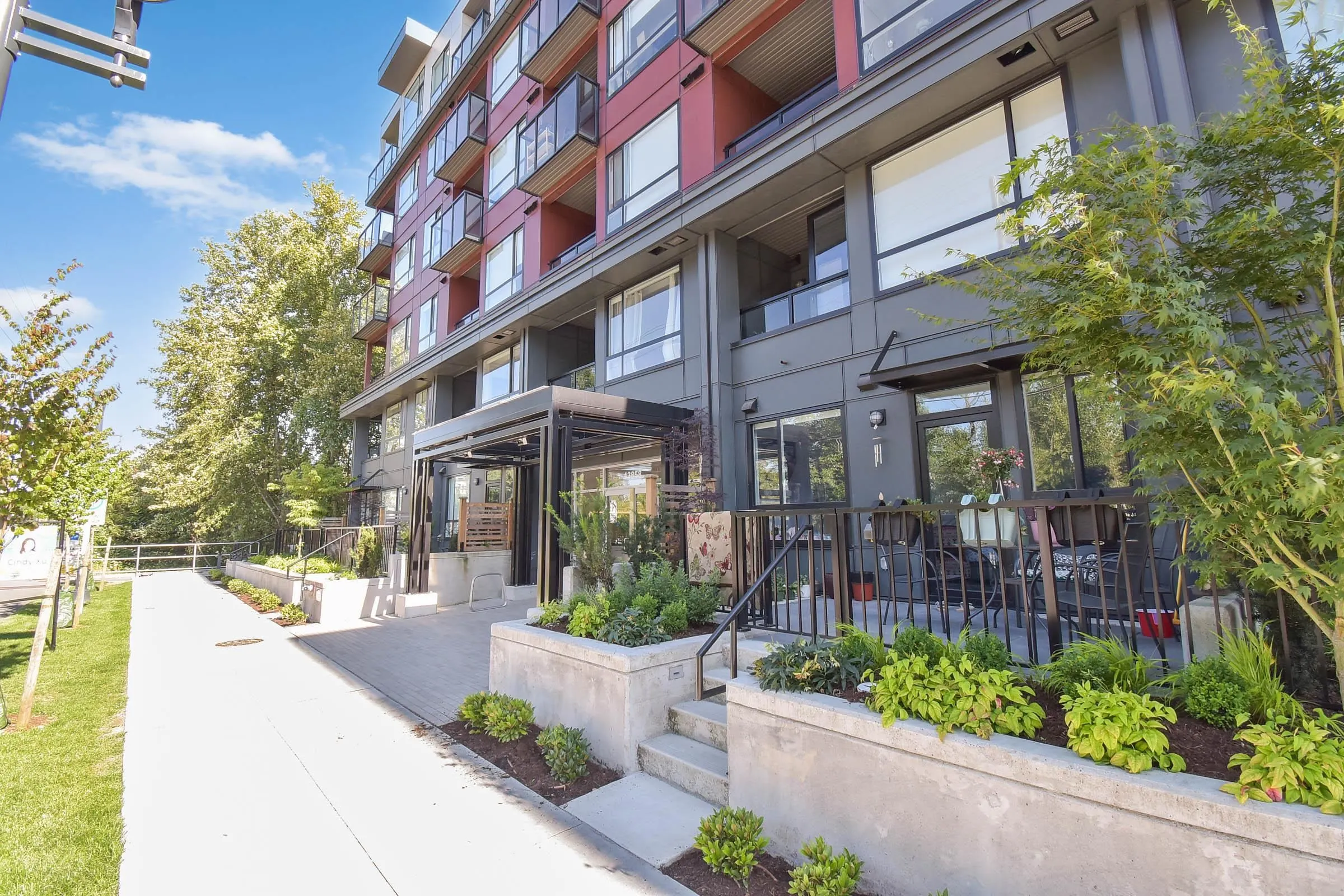 E113 13858 108 Avenue