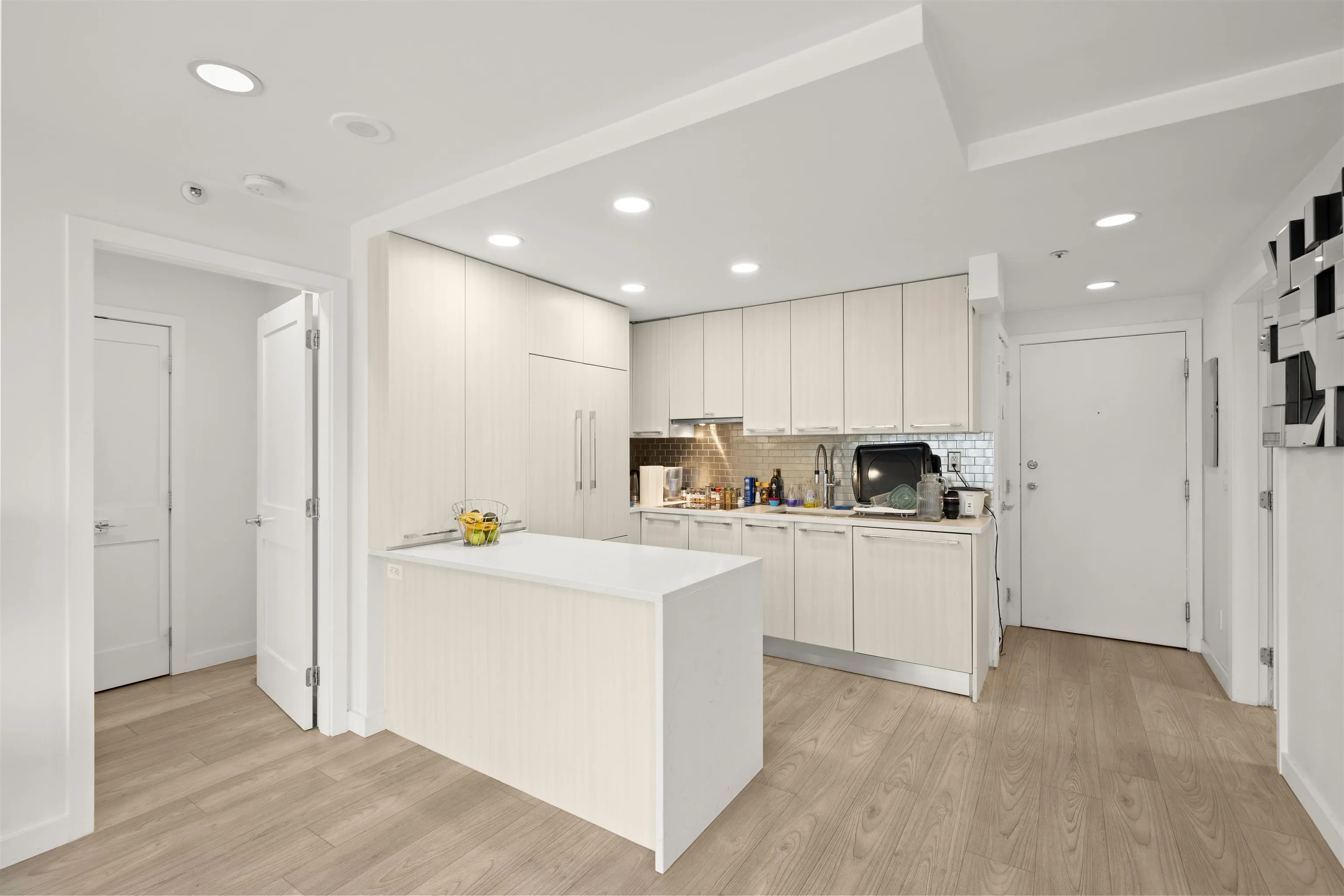 1205 930 Cambie Street