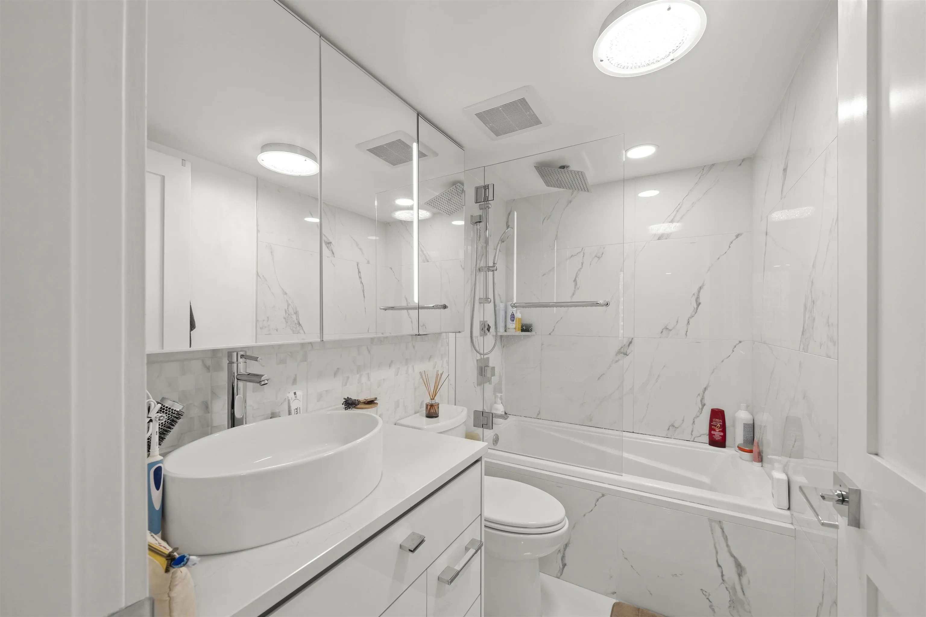 1205 930 Cambie Street