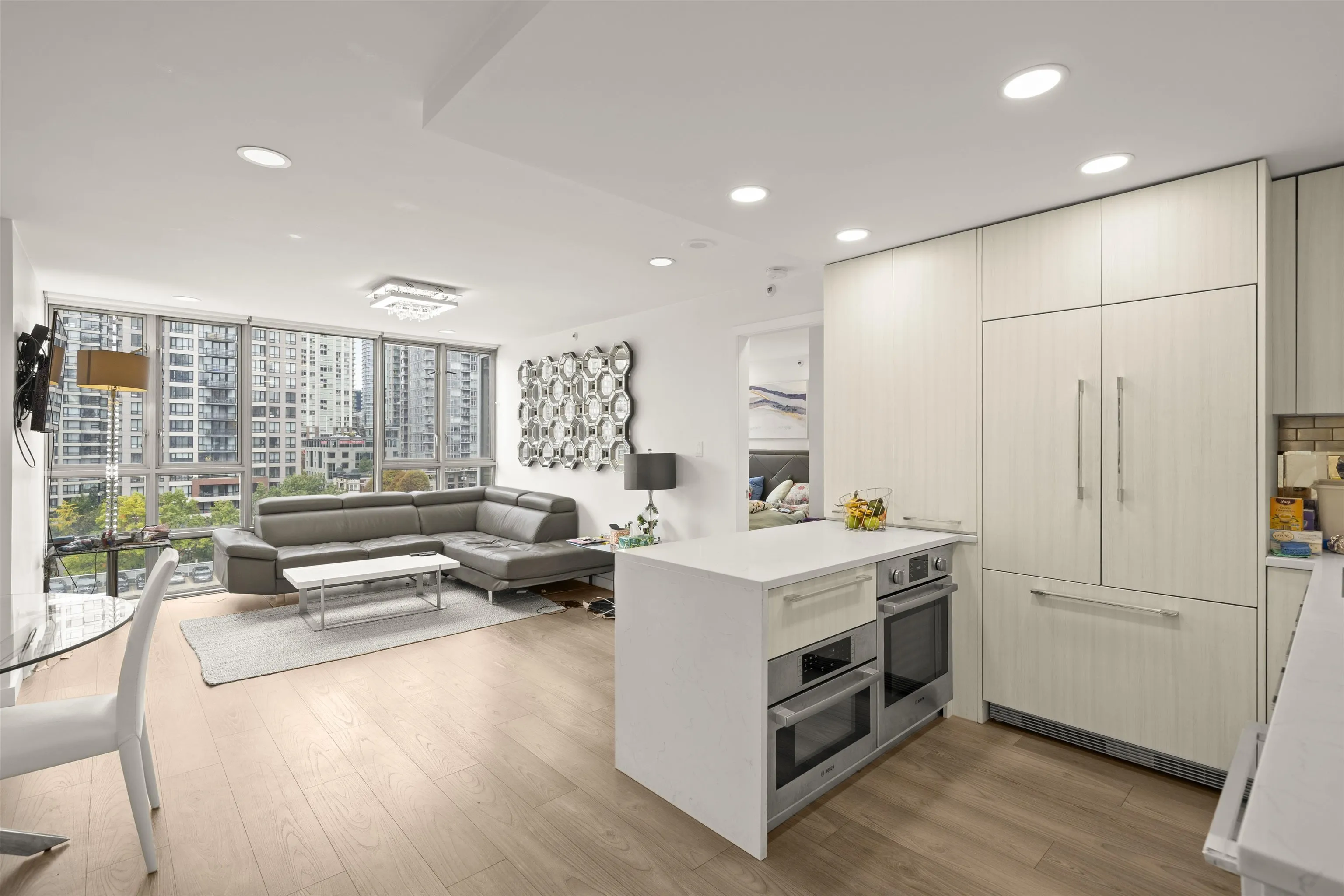 1205 930 Cambie Street