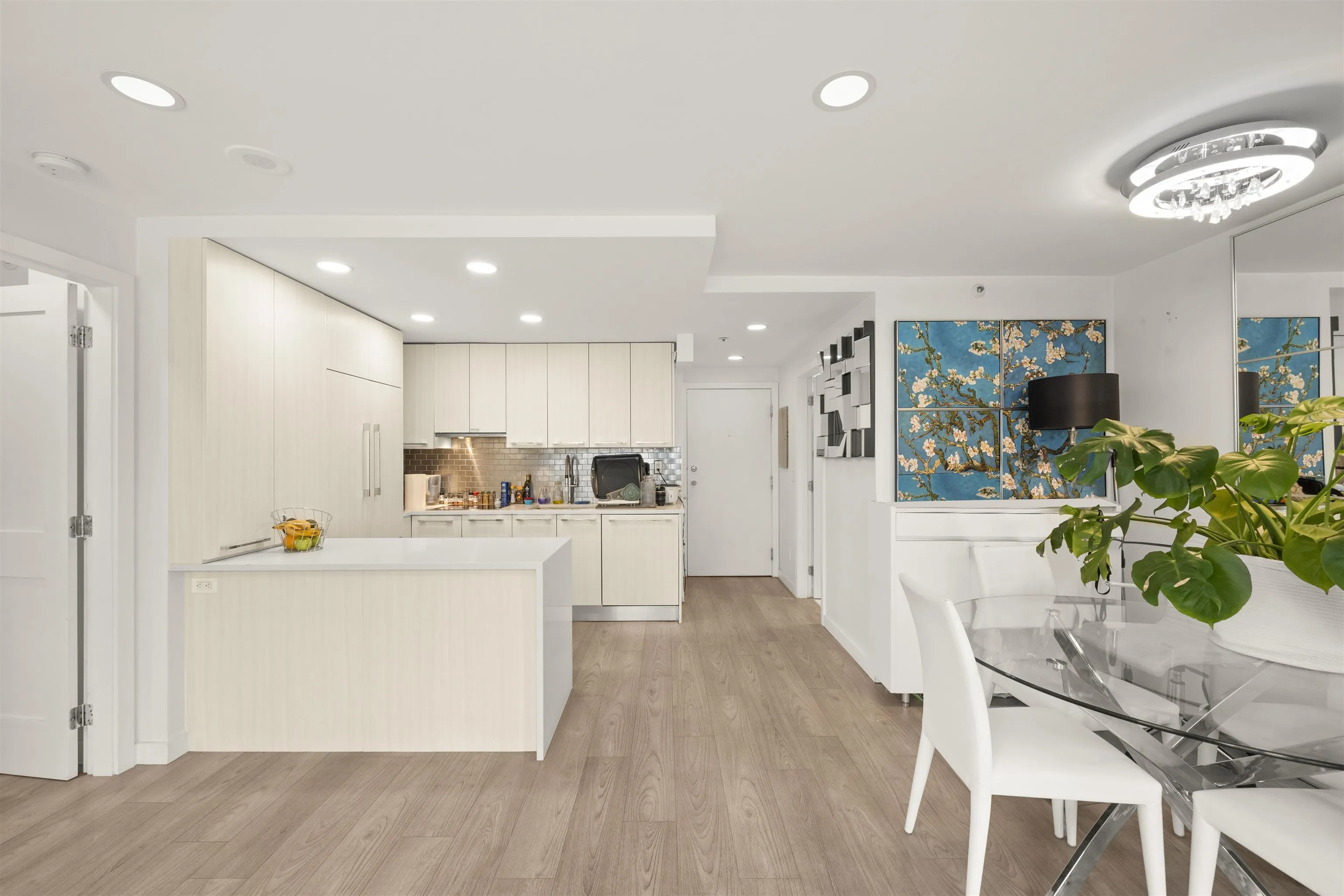 1205 930 Cambie Street