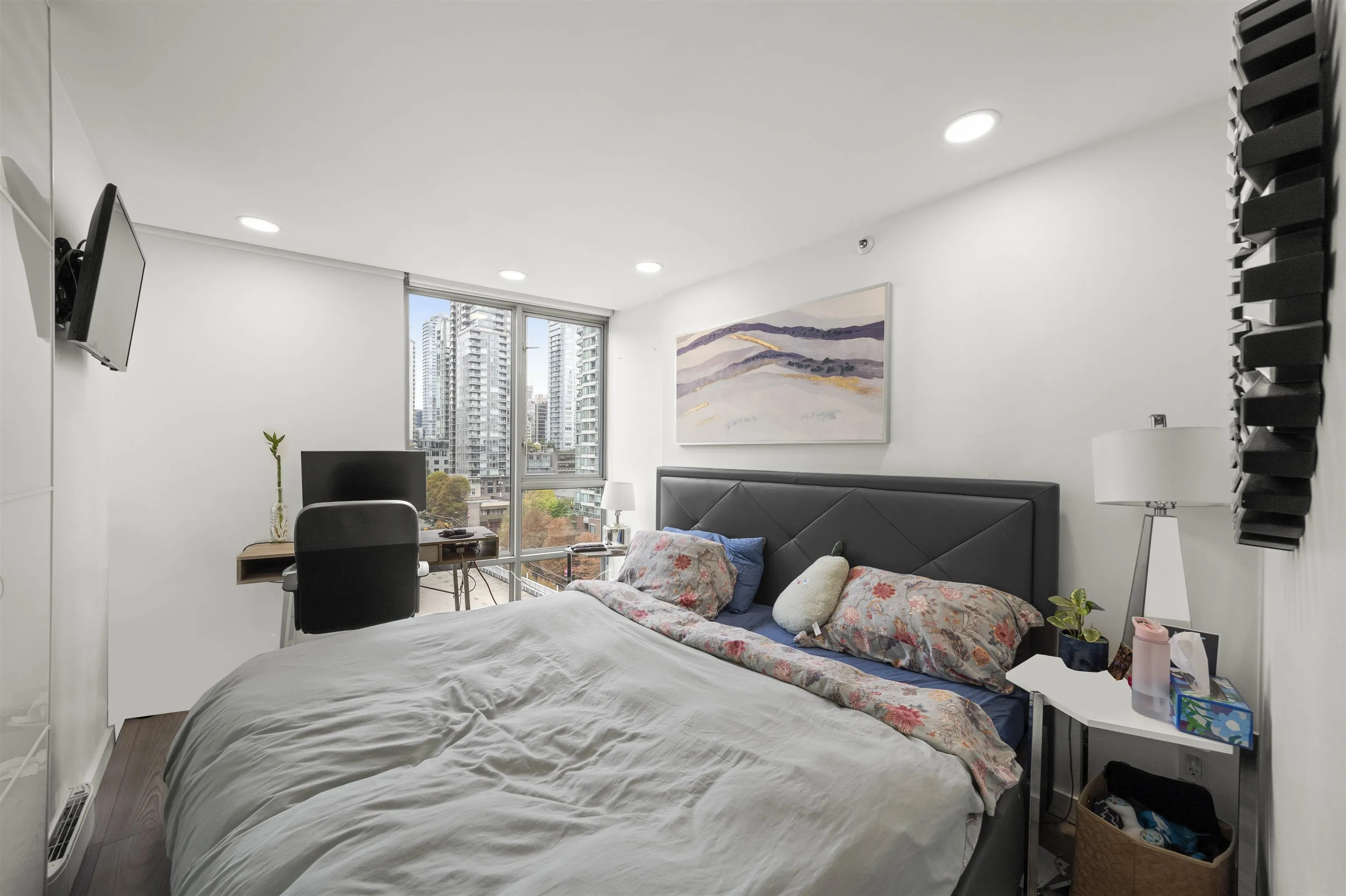 1205 930 Cambie Street