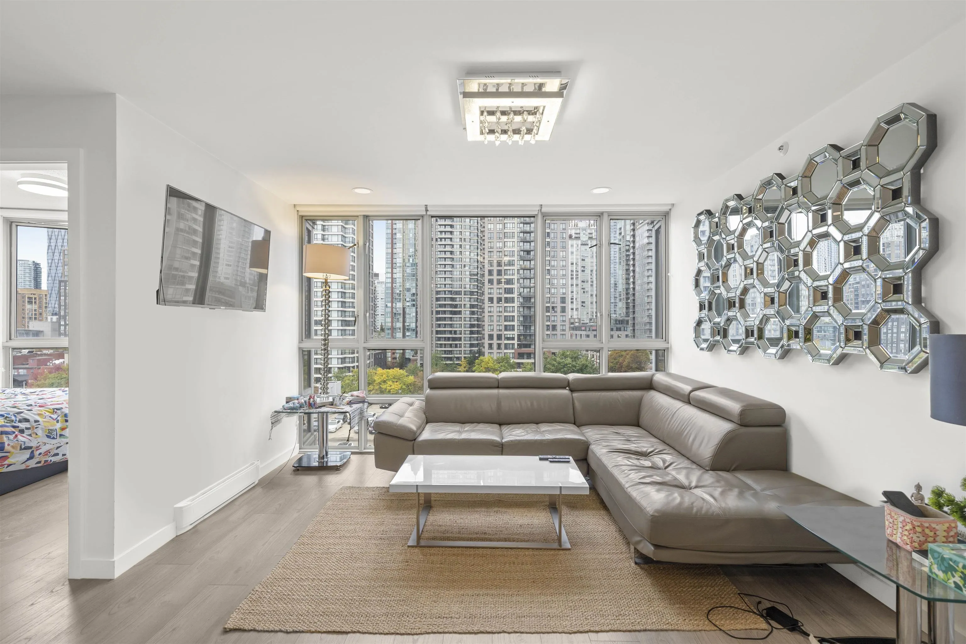 1205 930 Cambie Street